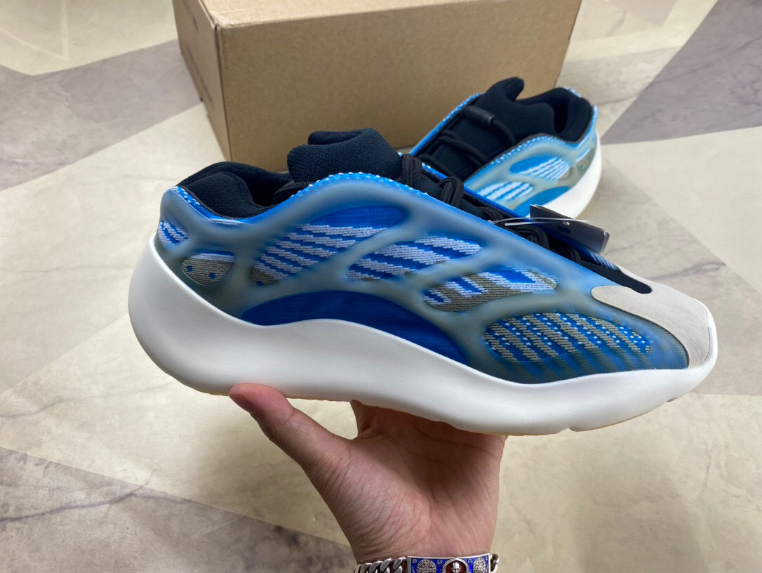 아디다스 이지부스트 700 V3 남녀공용 신발 운동화 스니커즈