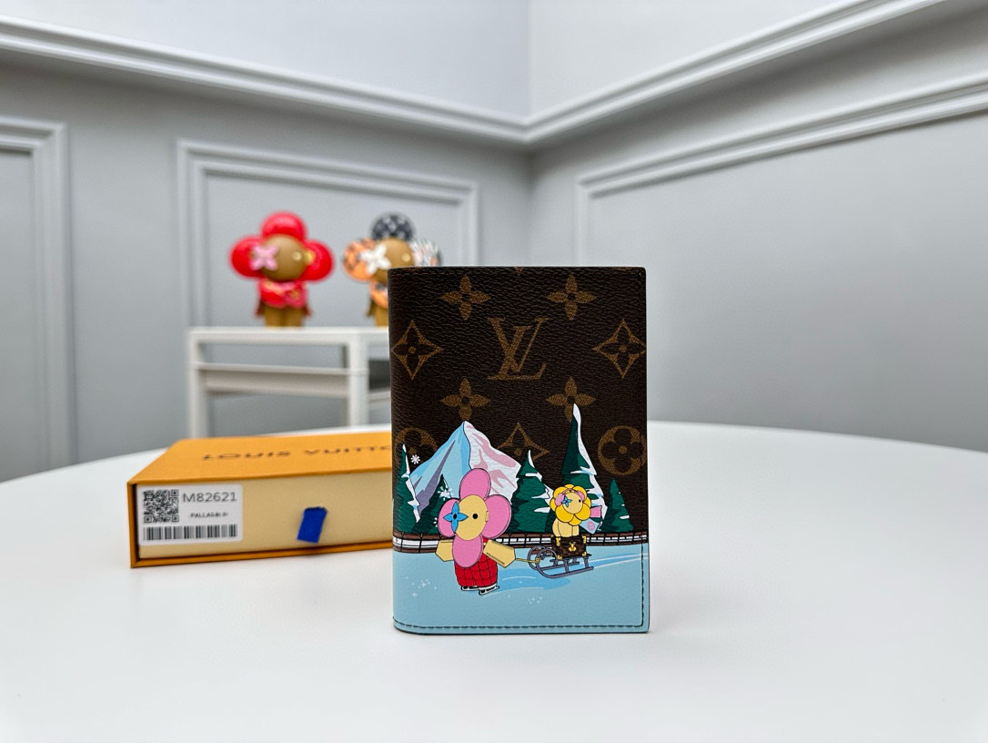 루이비통 여권지갑  M82621