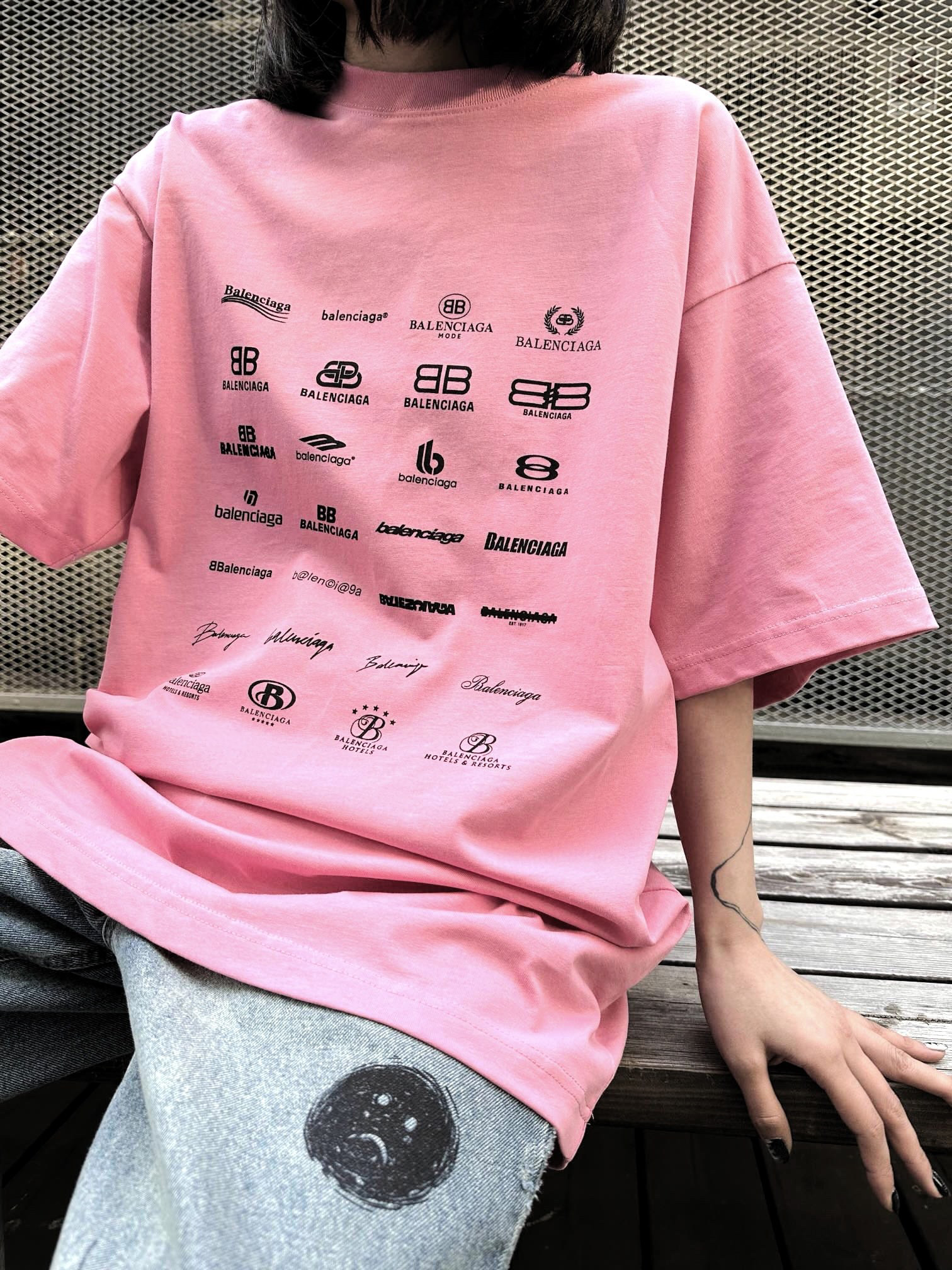 발렌시아가 남녀공용 반팔티