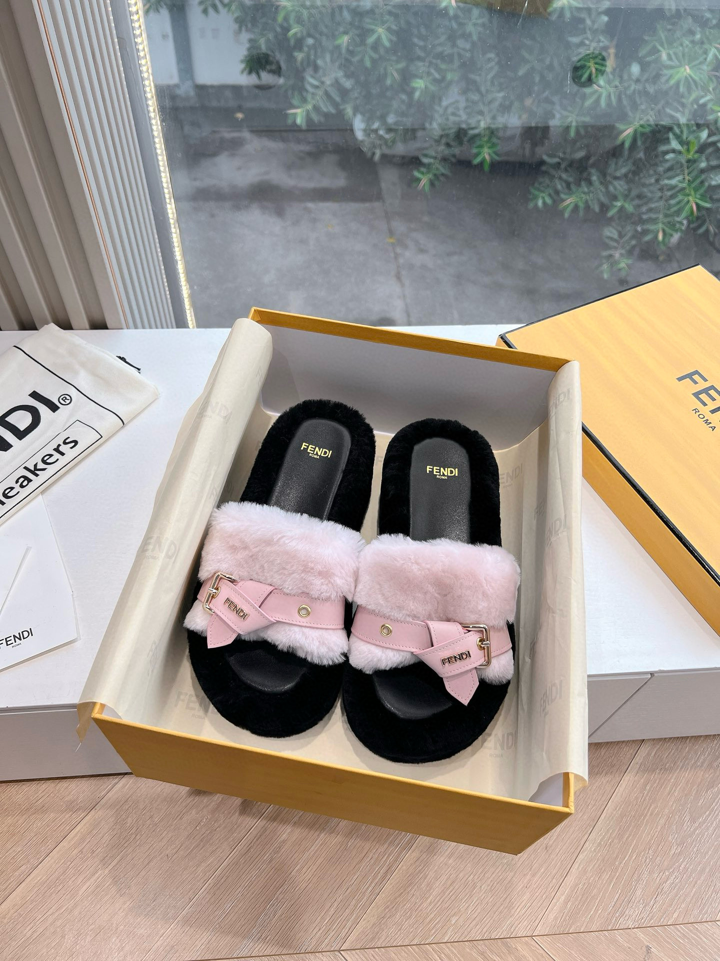 펜디 여자 슬리퍼