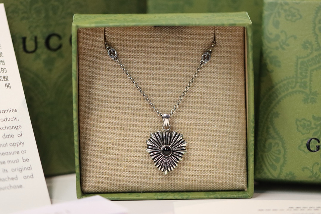 구찌 목걸이