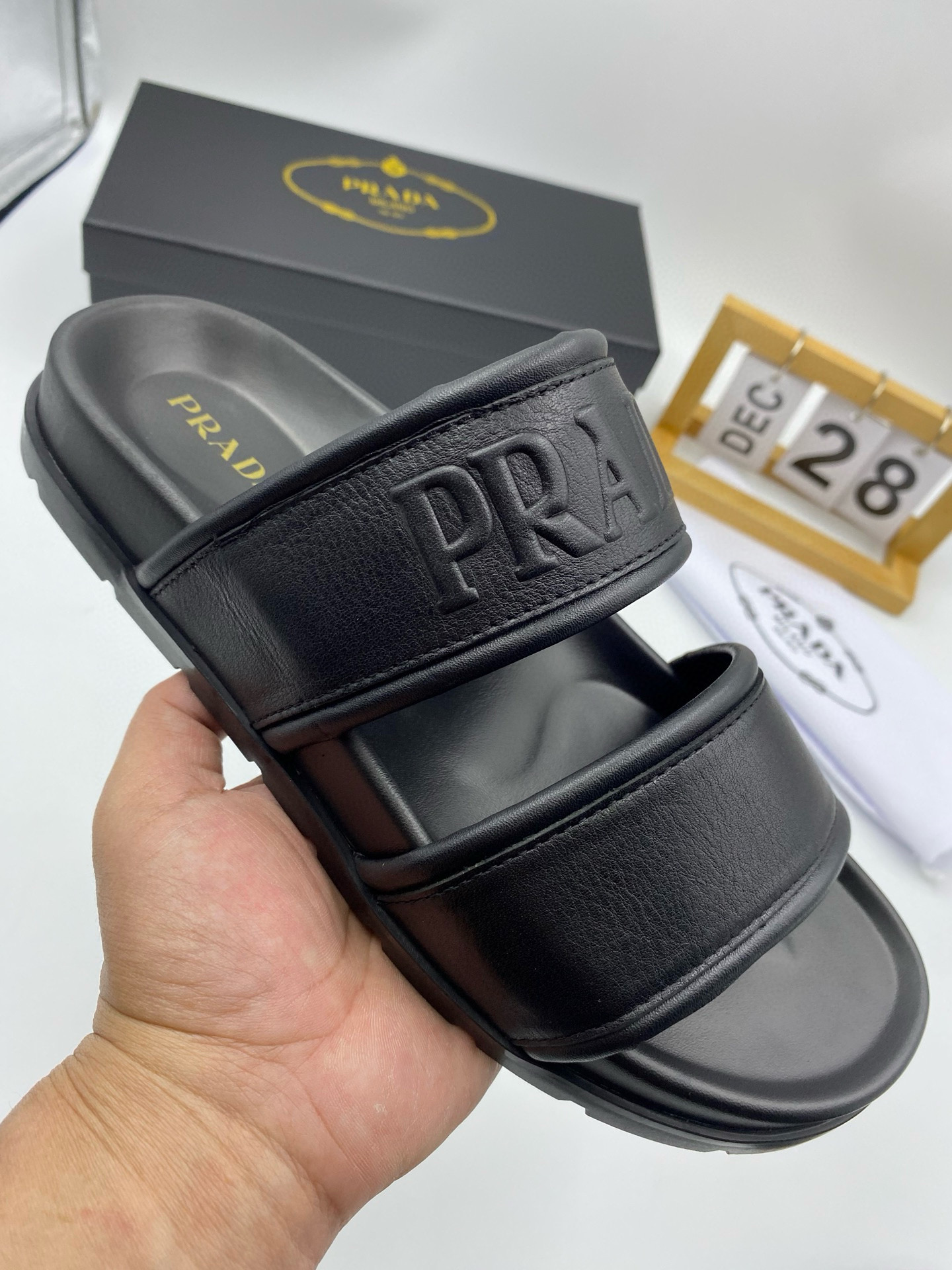 프라다 남자 슬리퍼