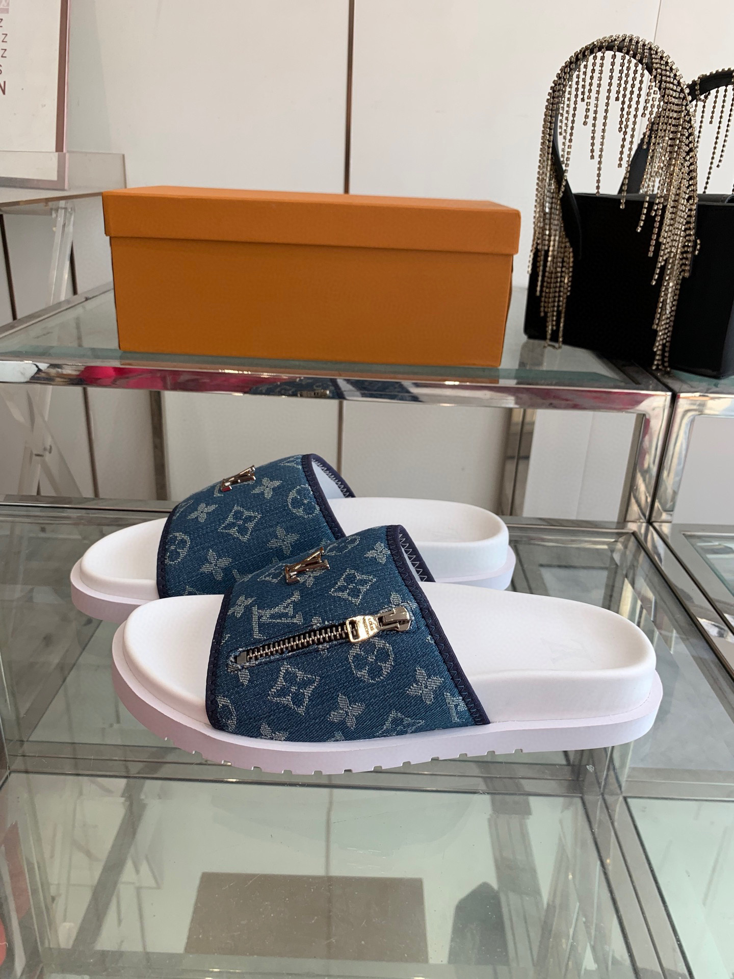 루이비통 남여 공용 슬리퍼