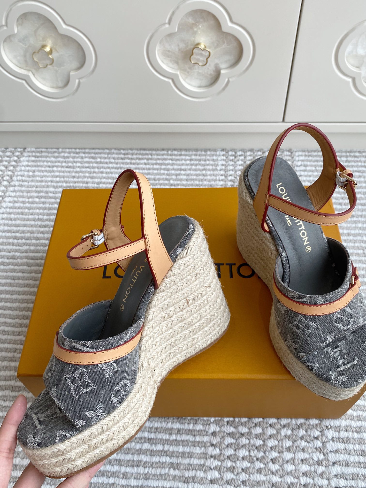 루이비통 여자 샌들 11.5cm