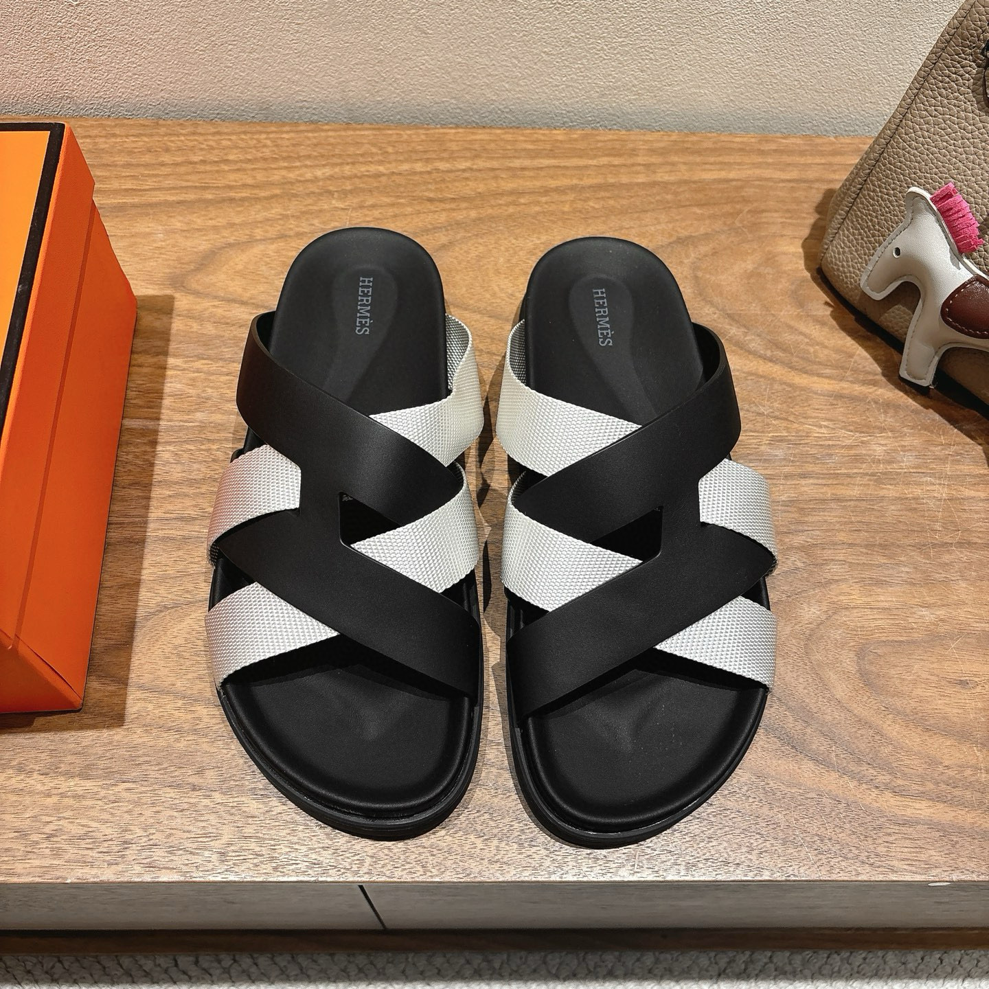 에르메스 남녀공용 슬리퍼