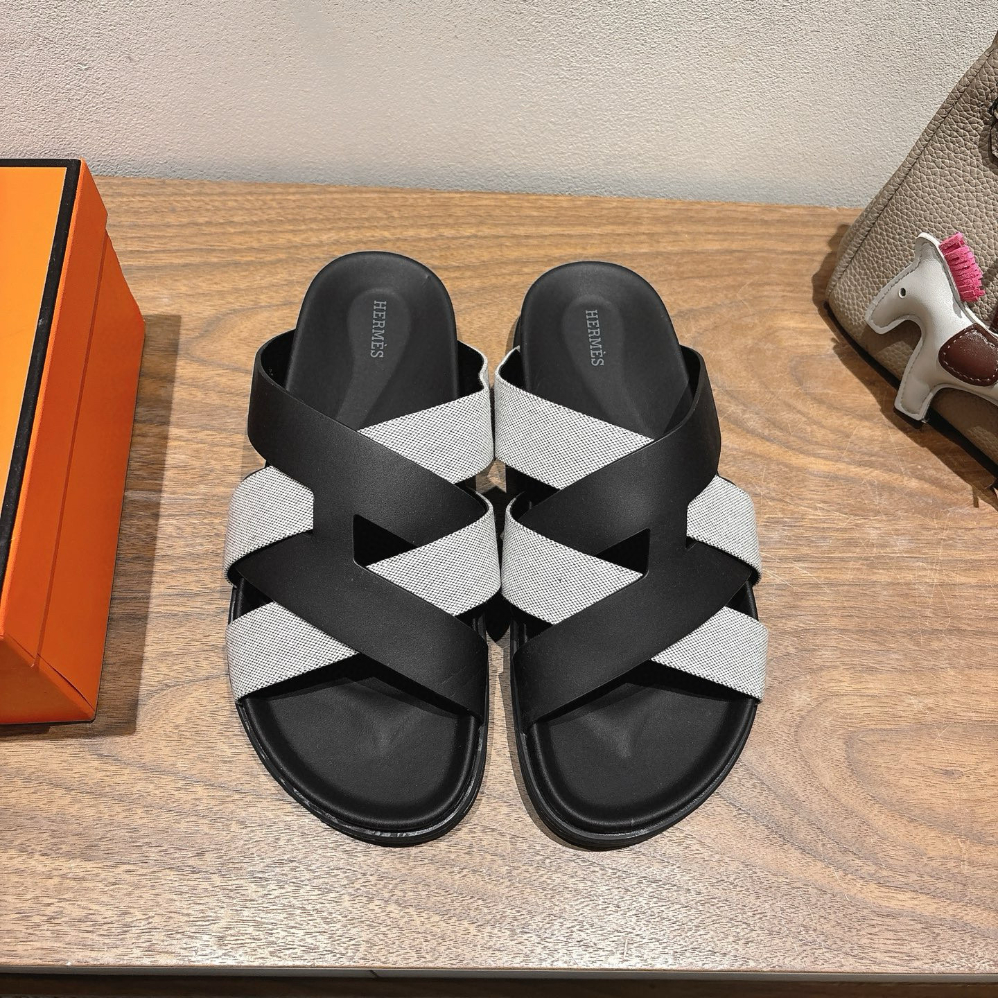 에르메스 남녀공용 슬리퍼