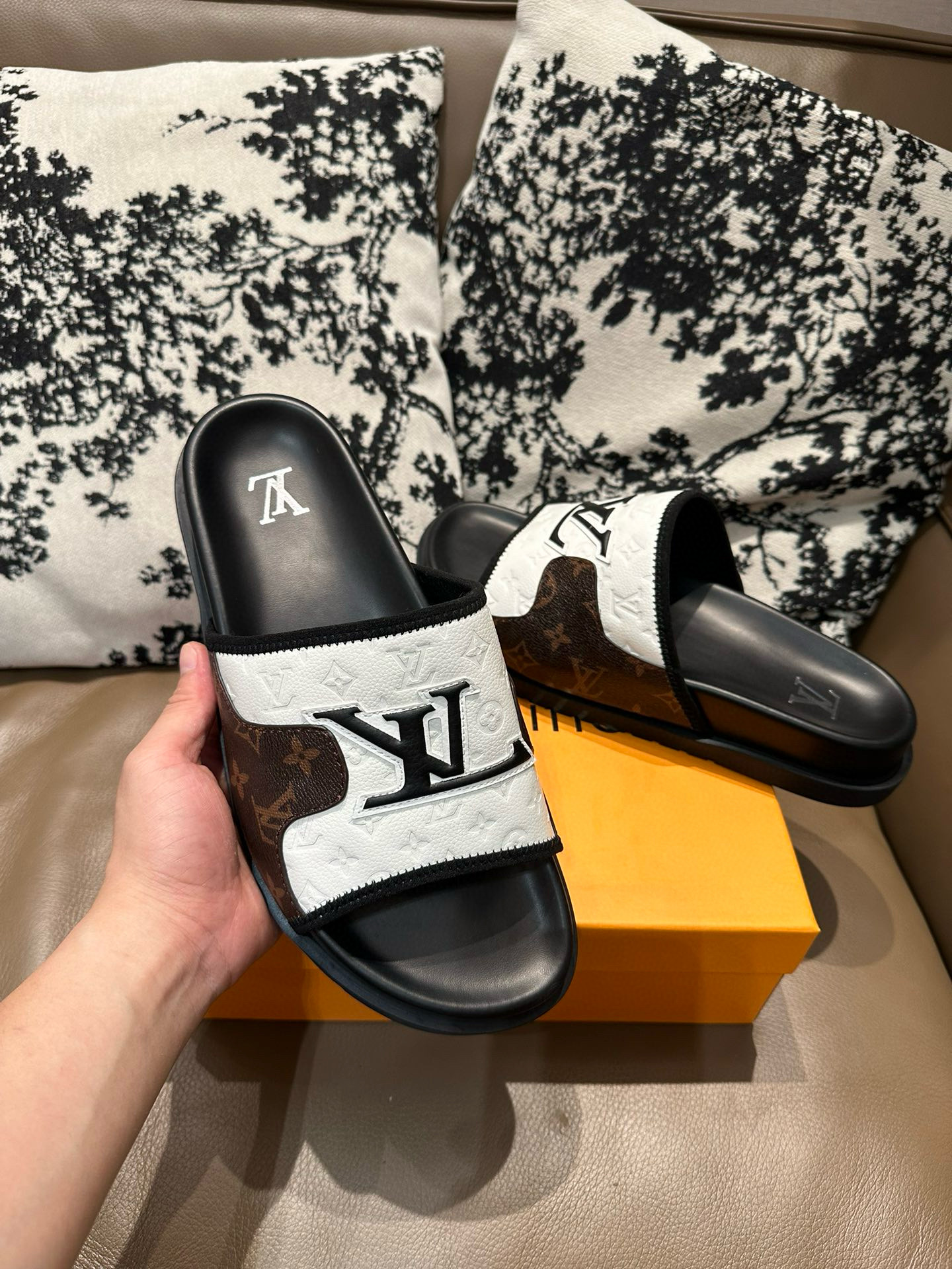 루이비통 남자 슬리퍼