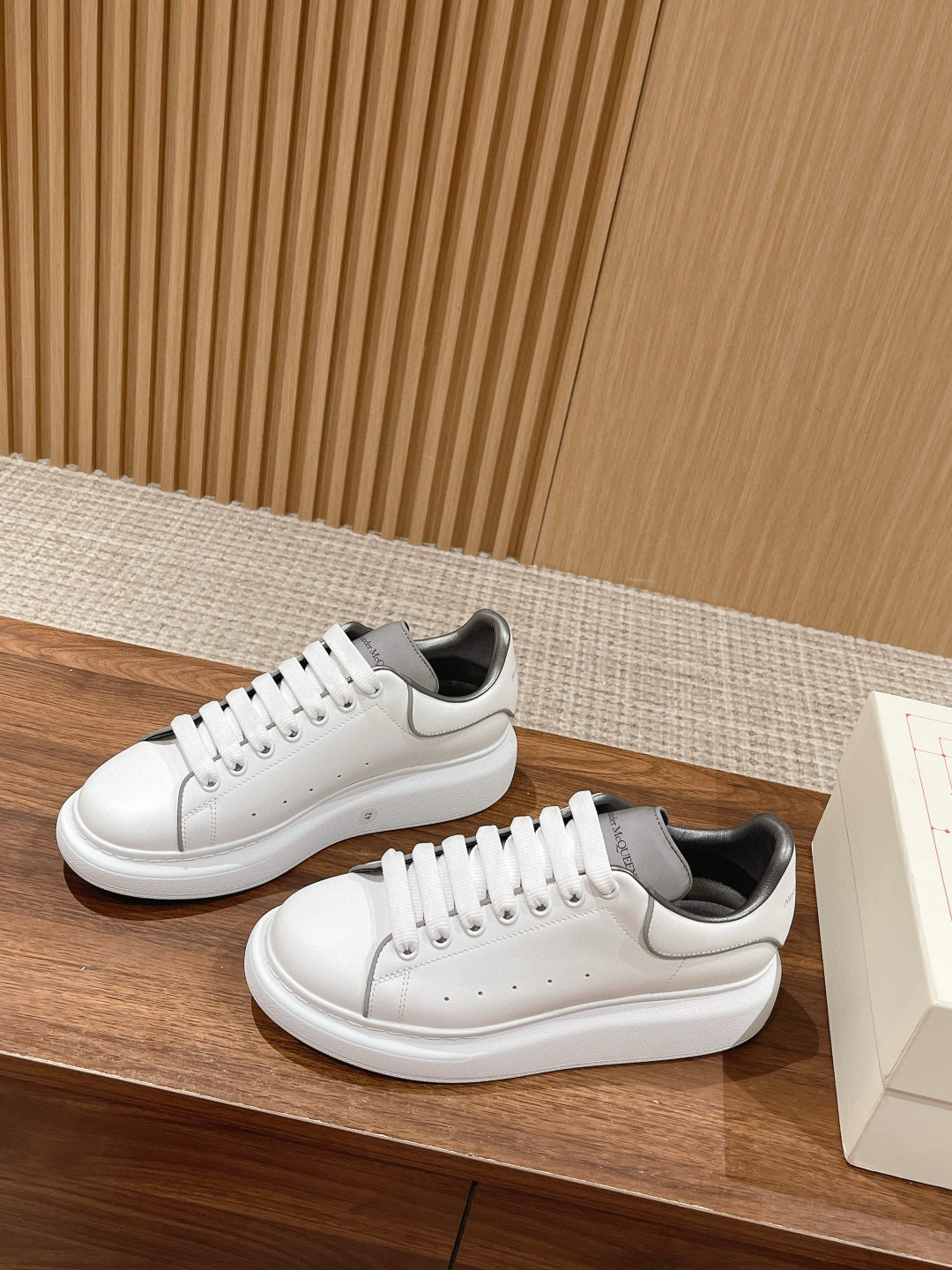 알렉산더 맥퀸 남녀공용 신발 운동화 스니커즈