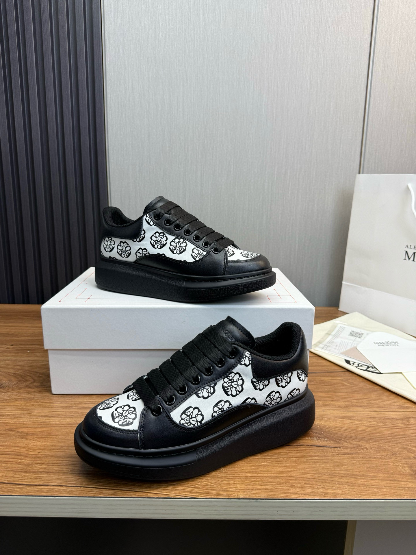 알렉산더 맥퀸 남녀공용 신발 운동화 스니커즈
