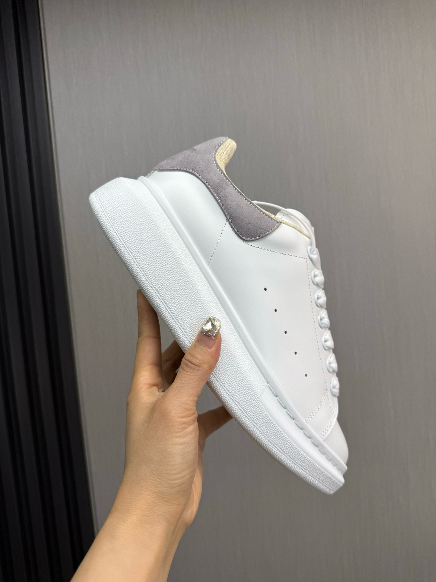 알렉산더 맥퀸 남녀공용 신발 운동화 스니커즈