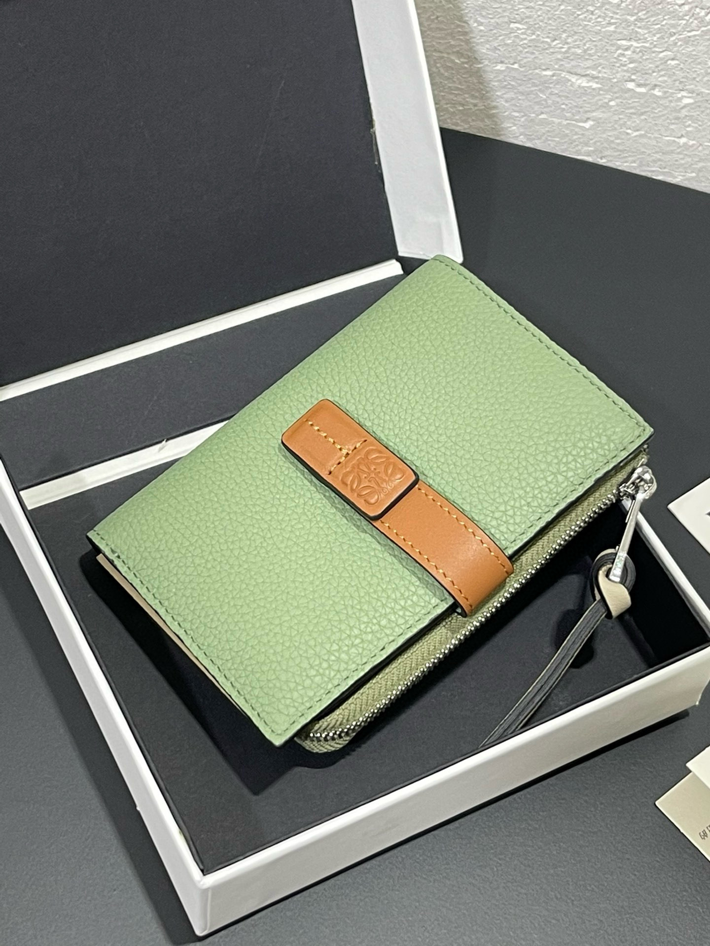 로에베 여자 반지갑