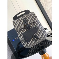 디올 백팩