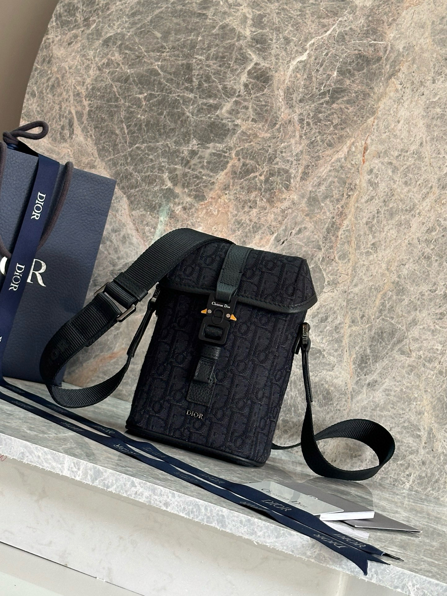 디올 남자가방