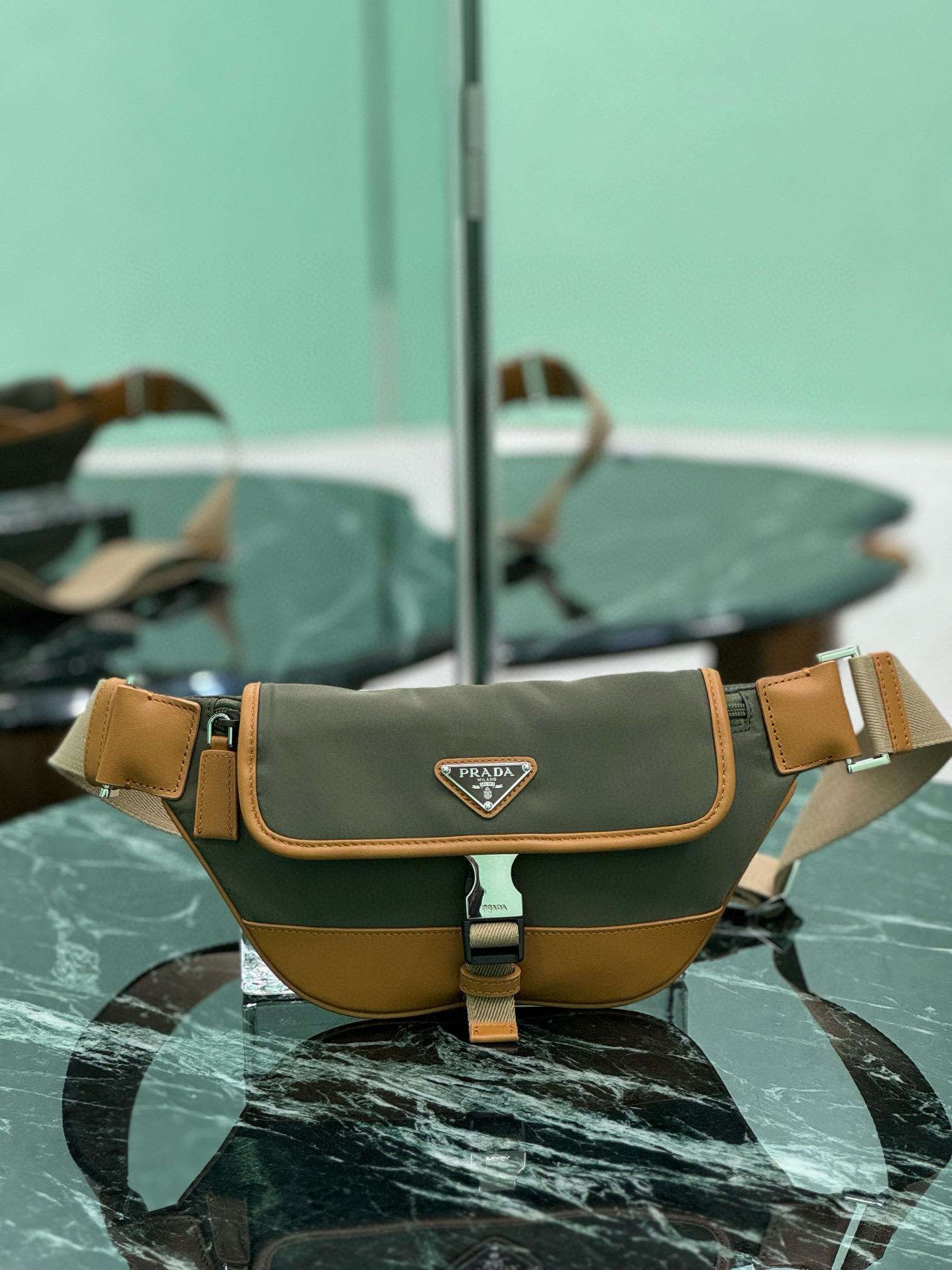 프라다 2vh176 벨트백 힙색 슬링백 허리가방