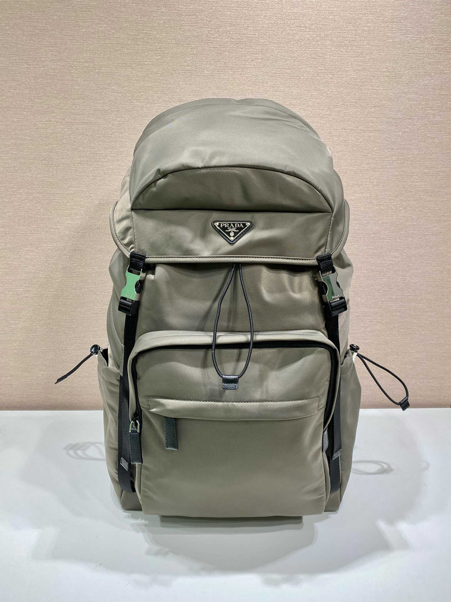 디올 2VZ090 백팩