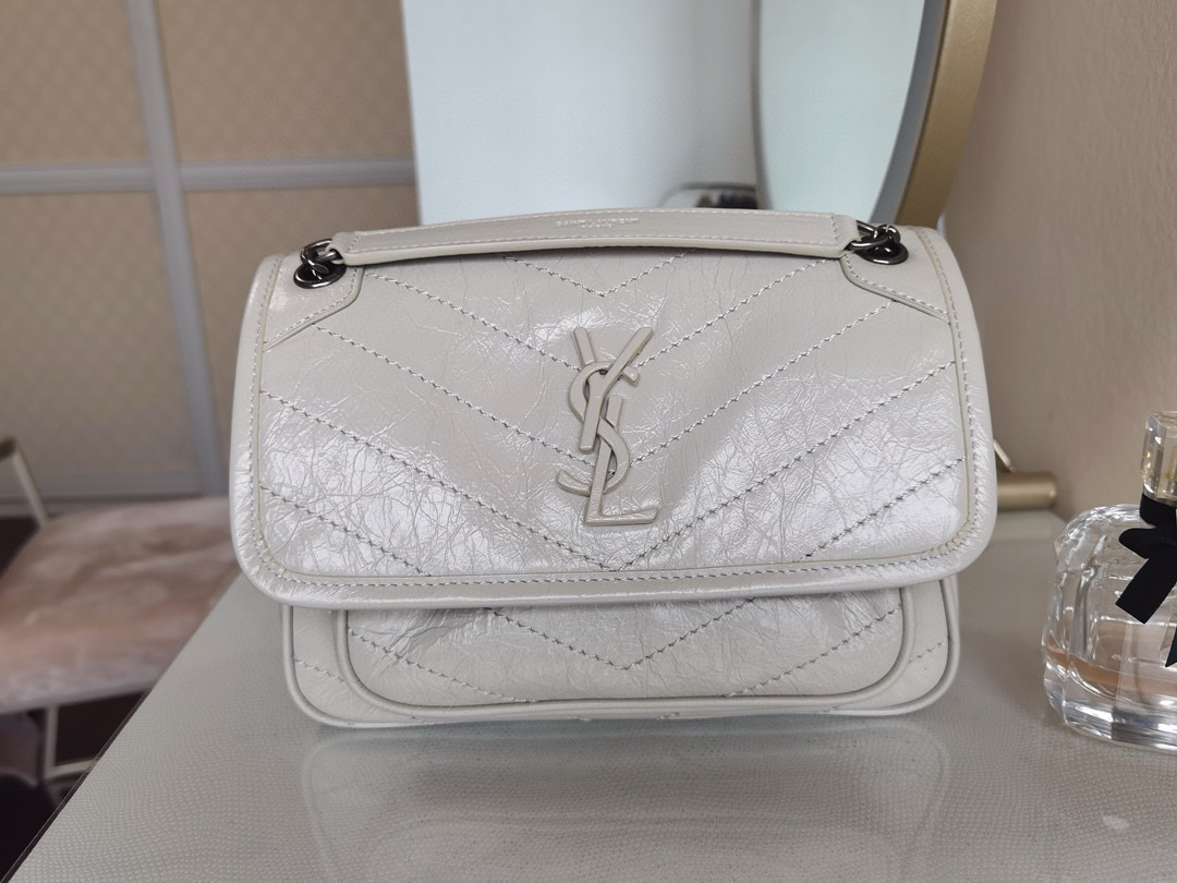 생로랑 633151 22cm 여자가방