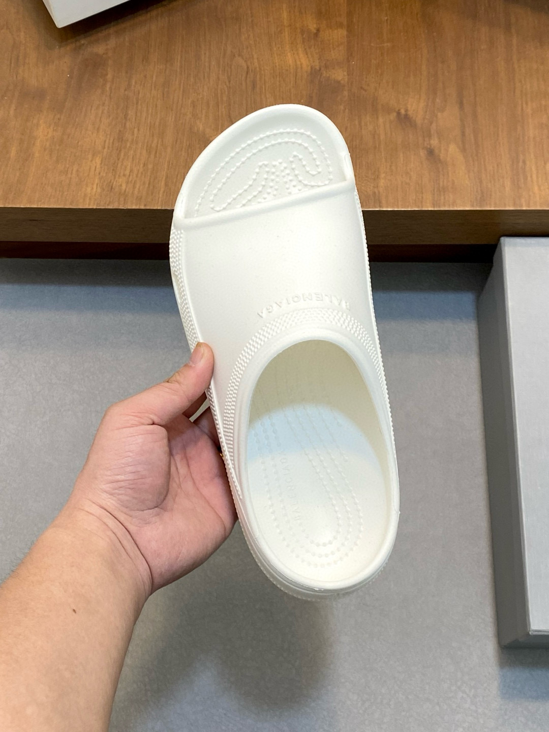 발렌시아가 남자 슬리퍼