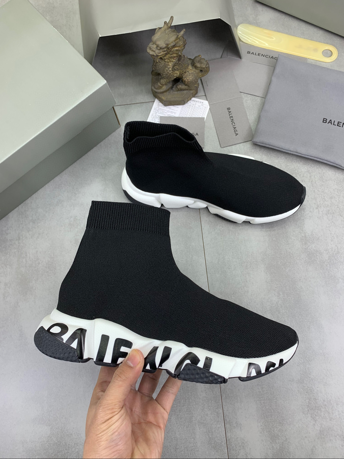 발렌시아가 스피드러너 남녀공용 신발 운동화