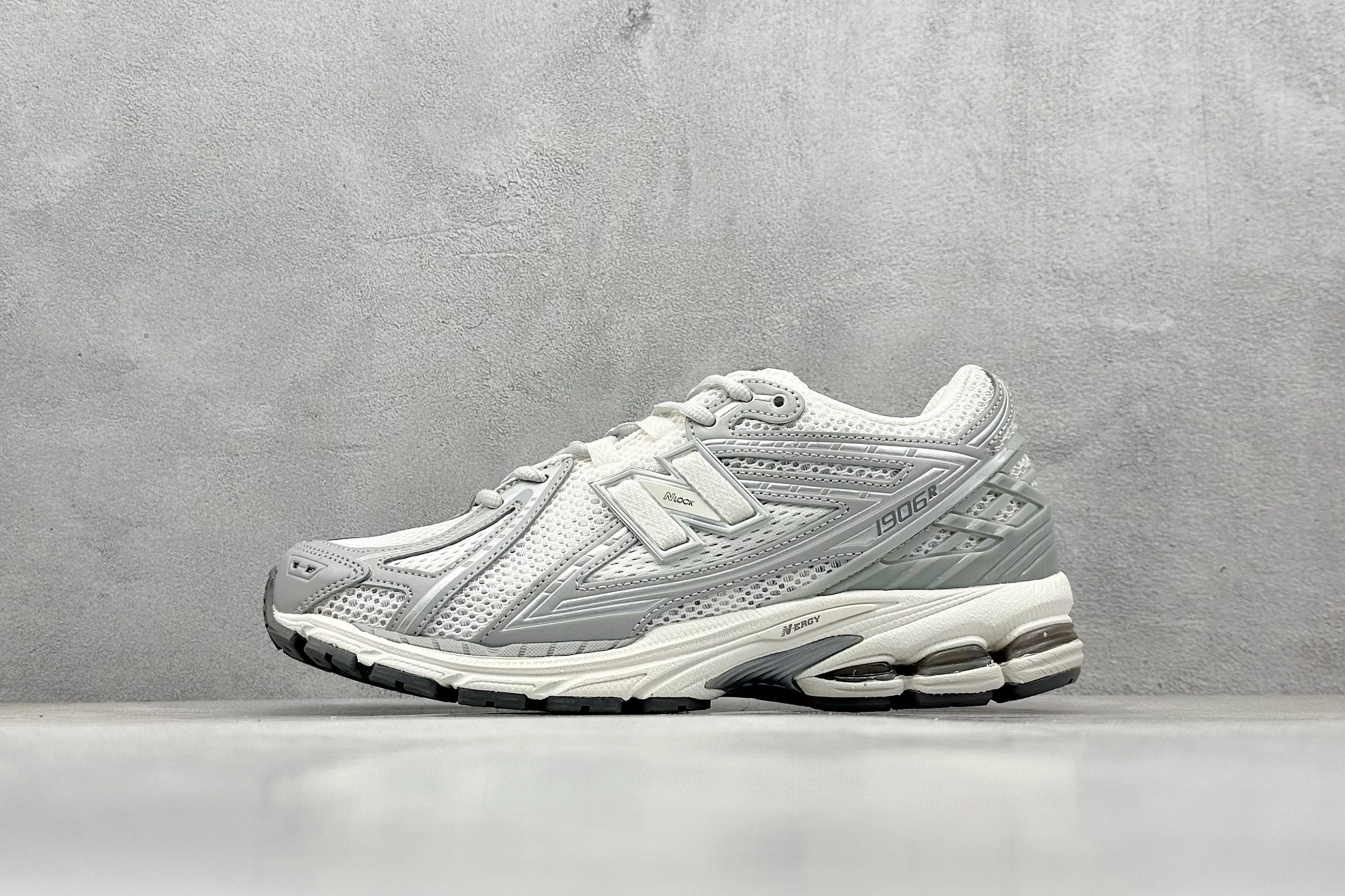 뉴발란스 1906 남녀공용 신발 운동화 스니커즈