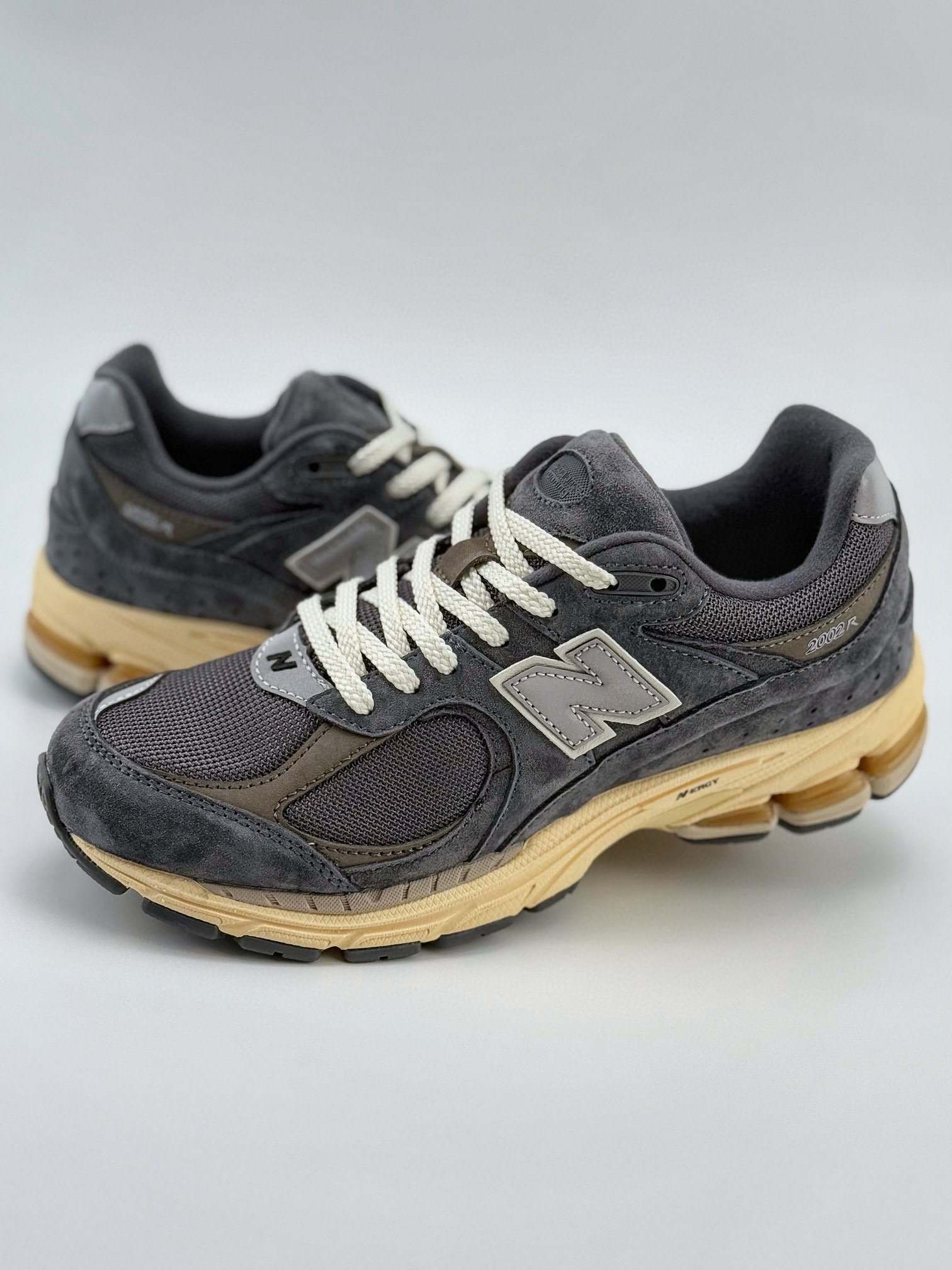 뉴발란스 2002 남녀공용 신발 운동화 스니커즈