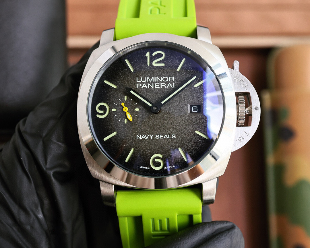 파네라이  남자 미러급 시계