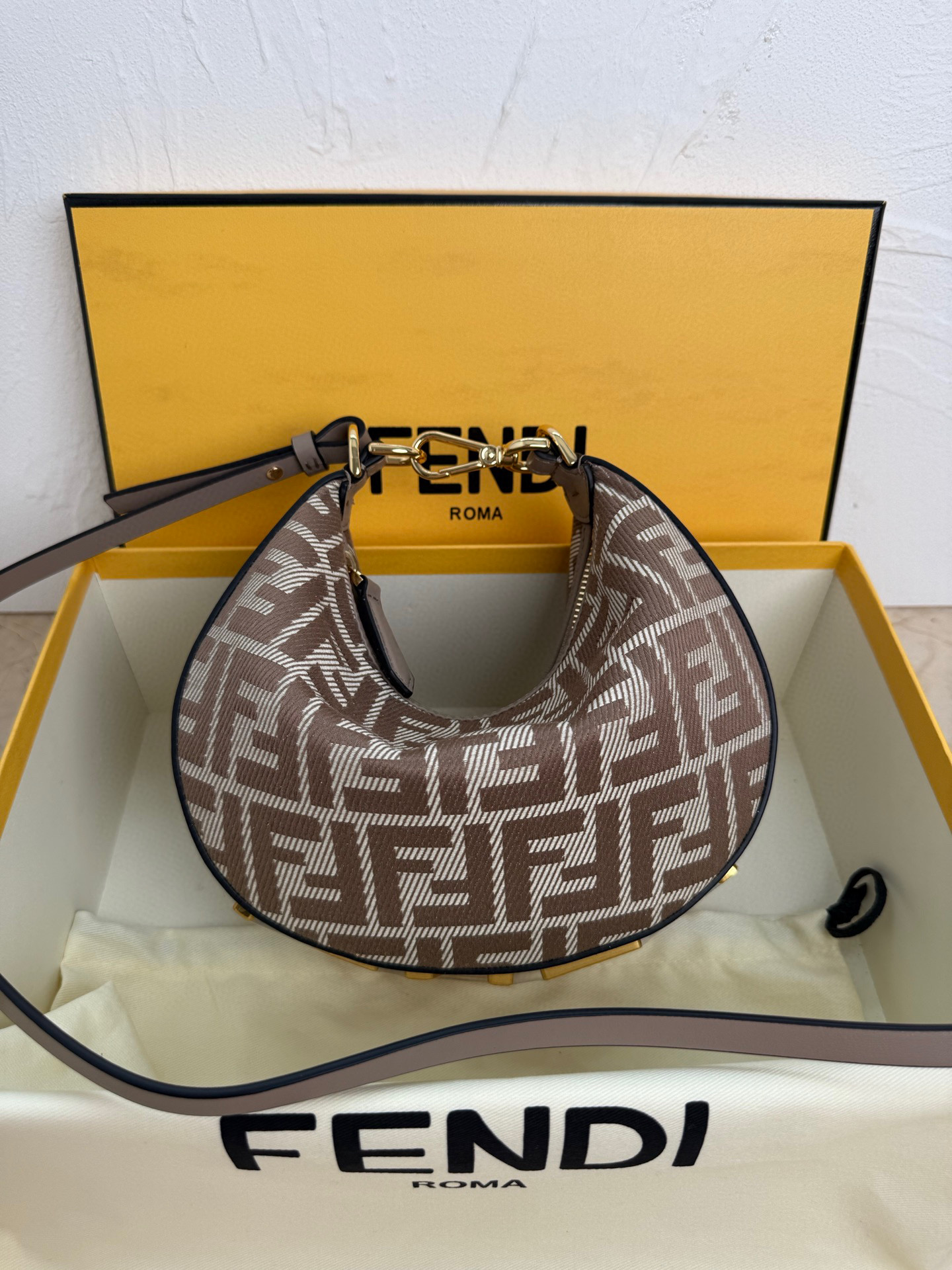 펜디 여자가방 8024