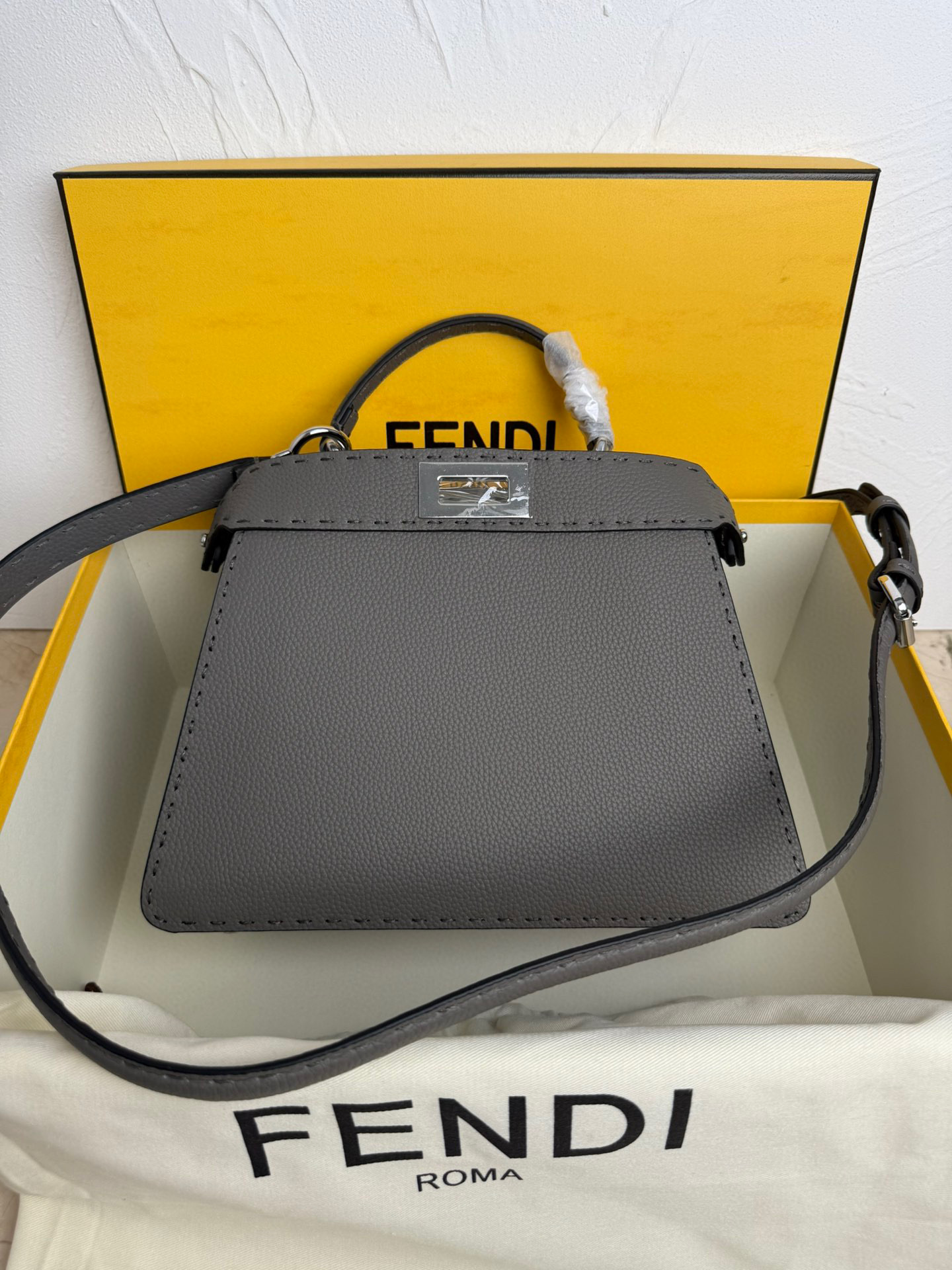 펜디 여자가방 8BN327