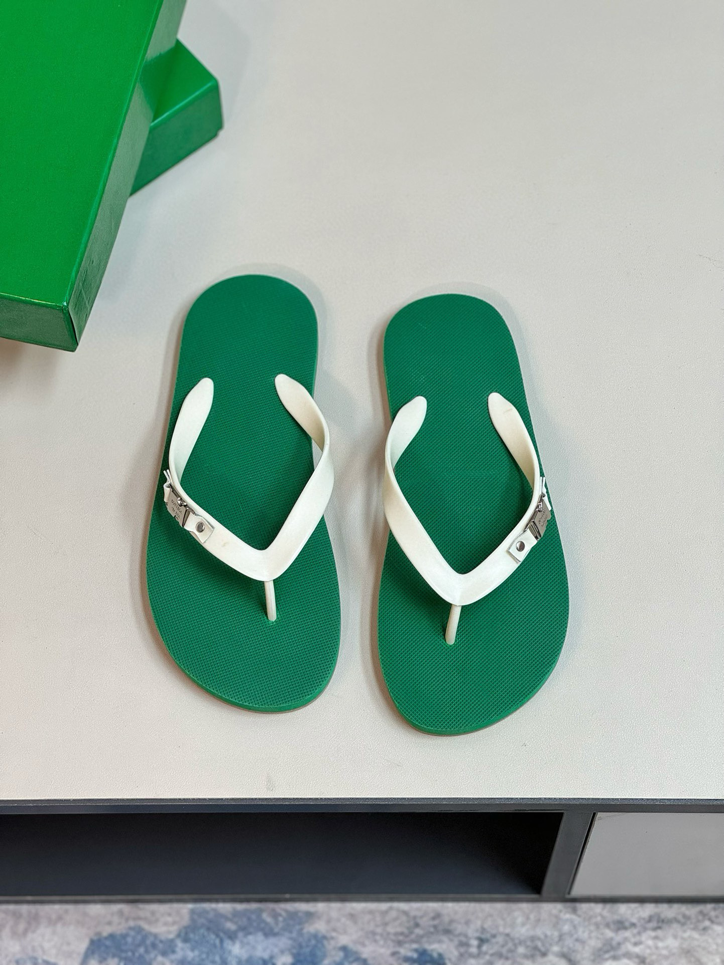 보테가베네타 남자 슬리퍼