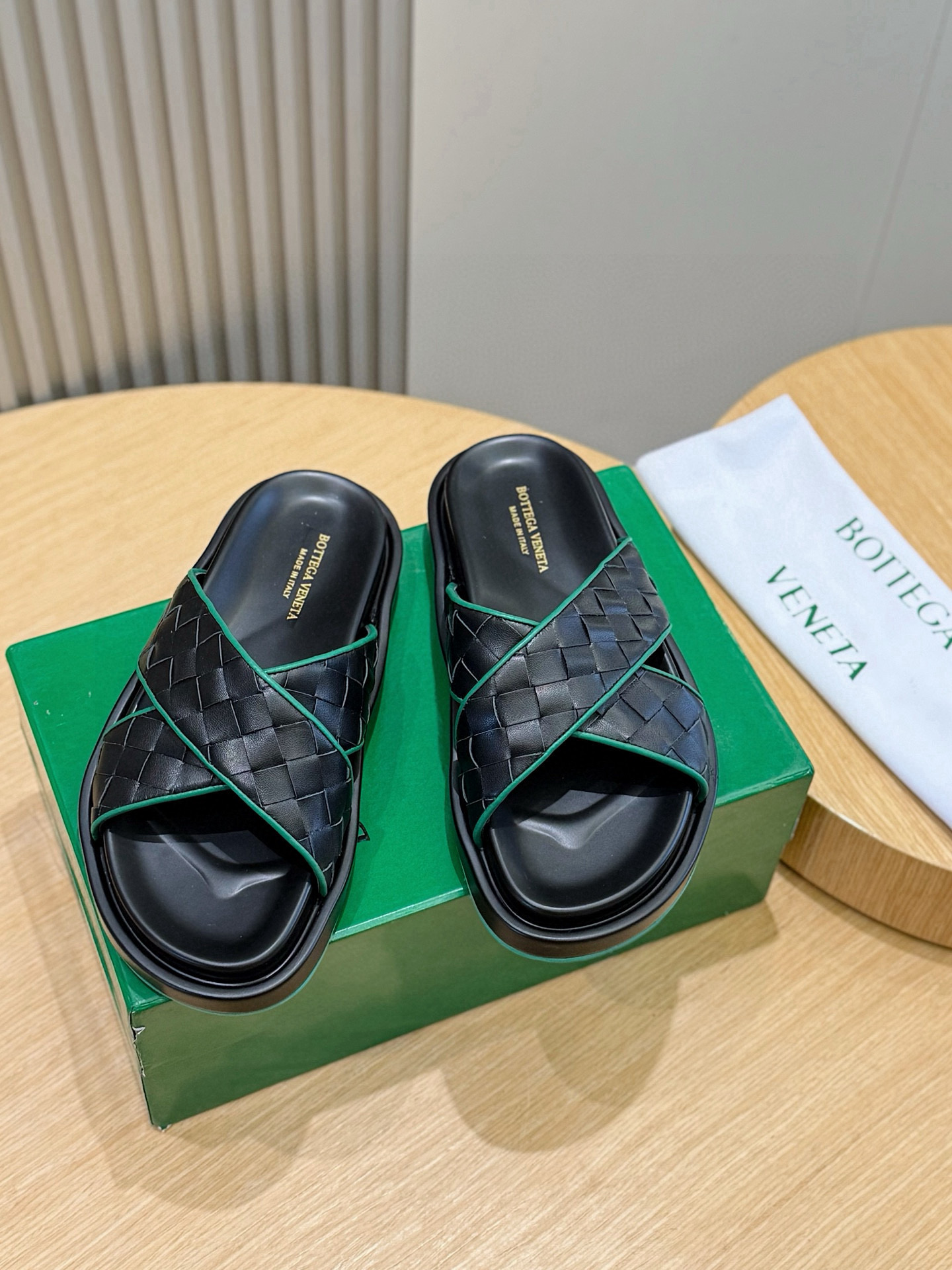 보테가베네타 남자 슬리퍼