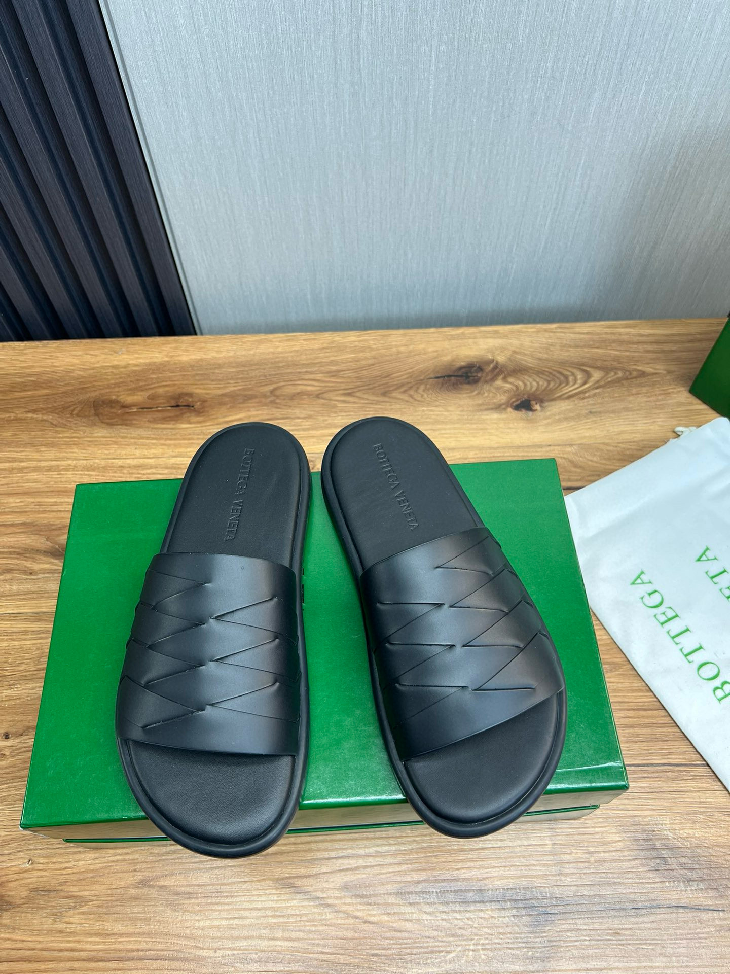 보테가베네타 남자 슬리퍼