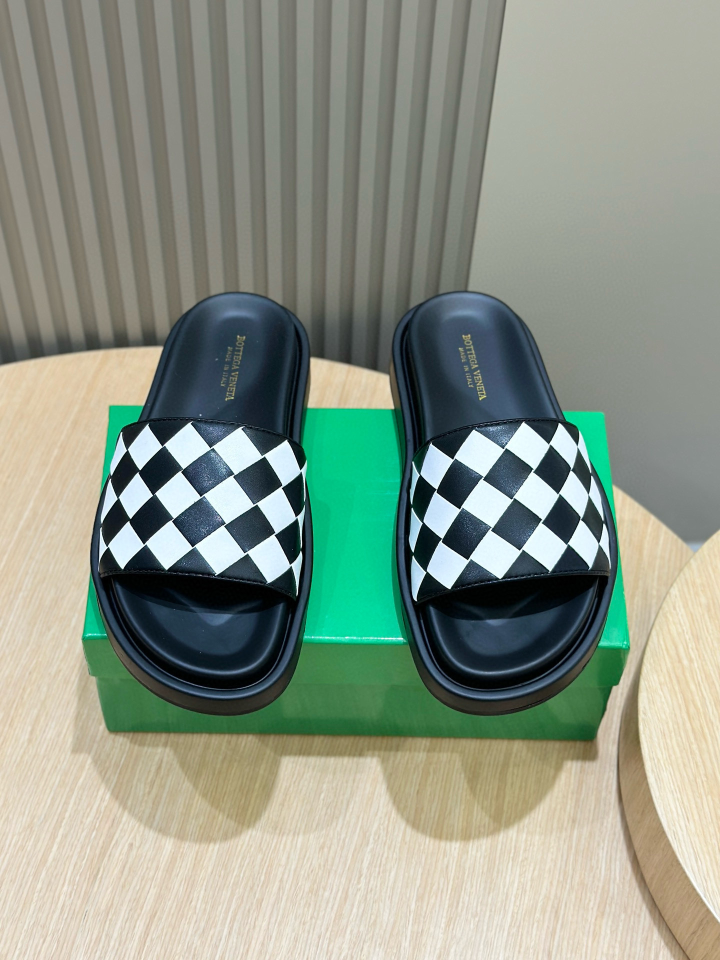 보테가베네타 남자 슬리퍼