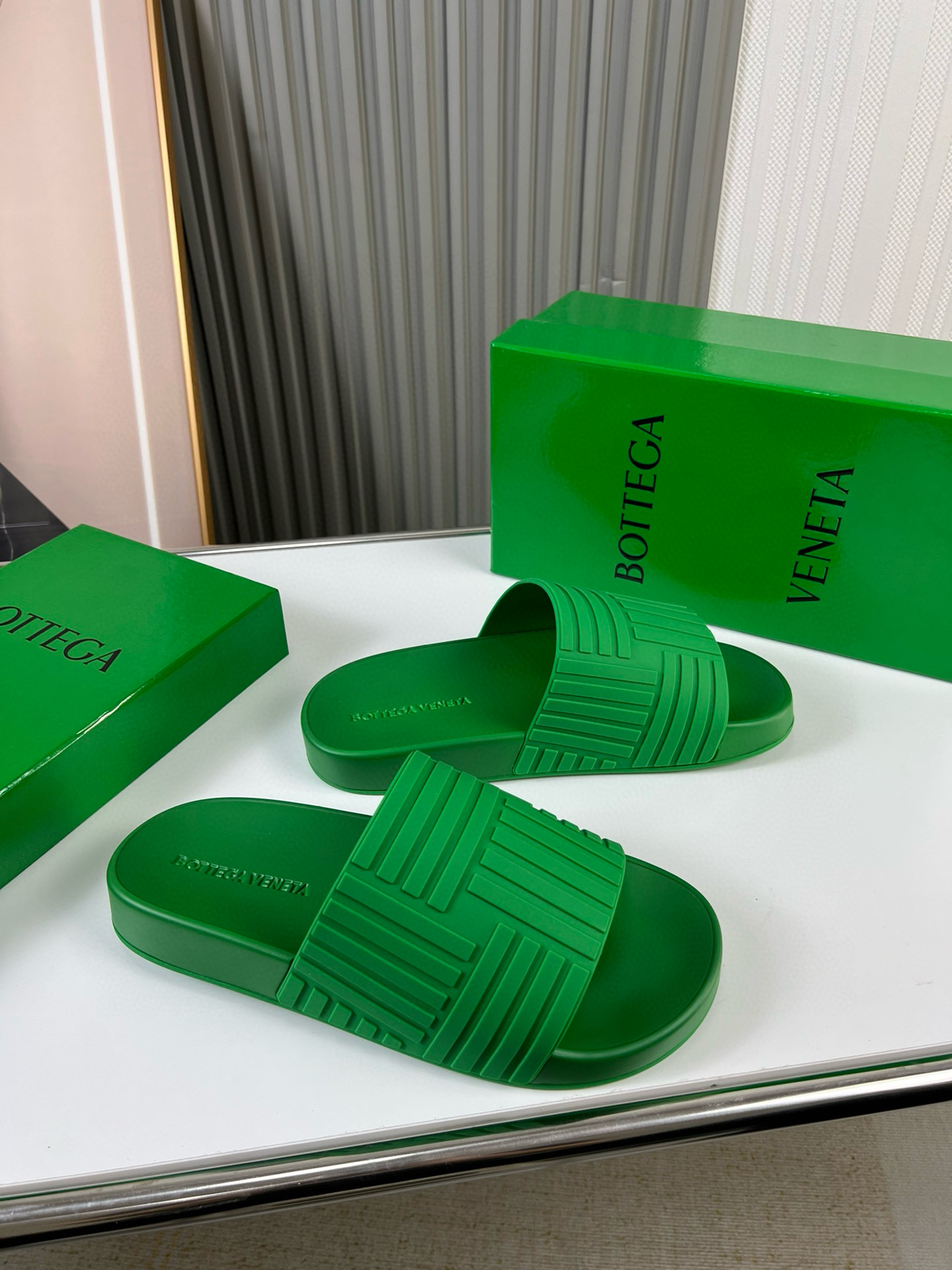 보테가베네타 남녀공용 슬리퍼