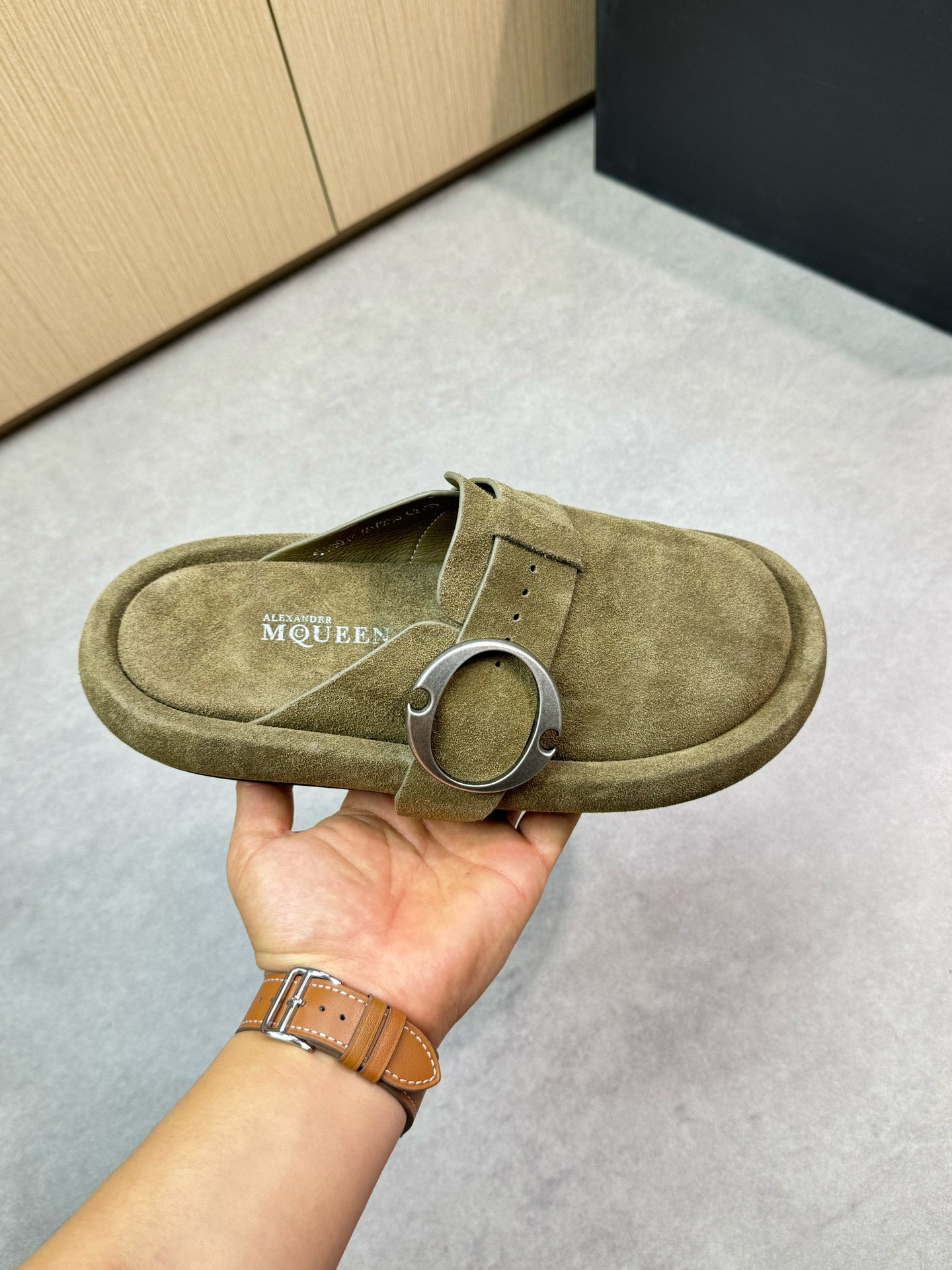 알렉산더 맥퀸 남녀공용 슬리퍼