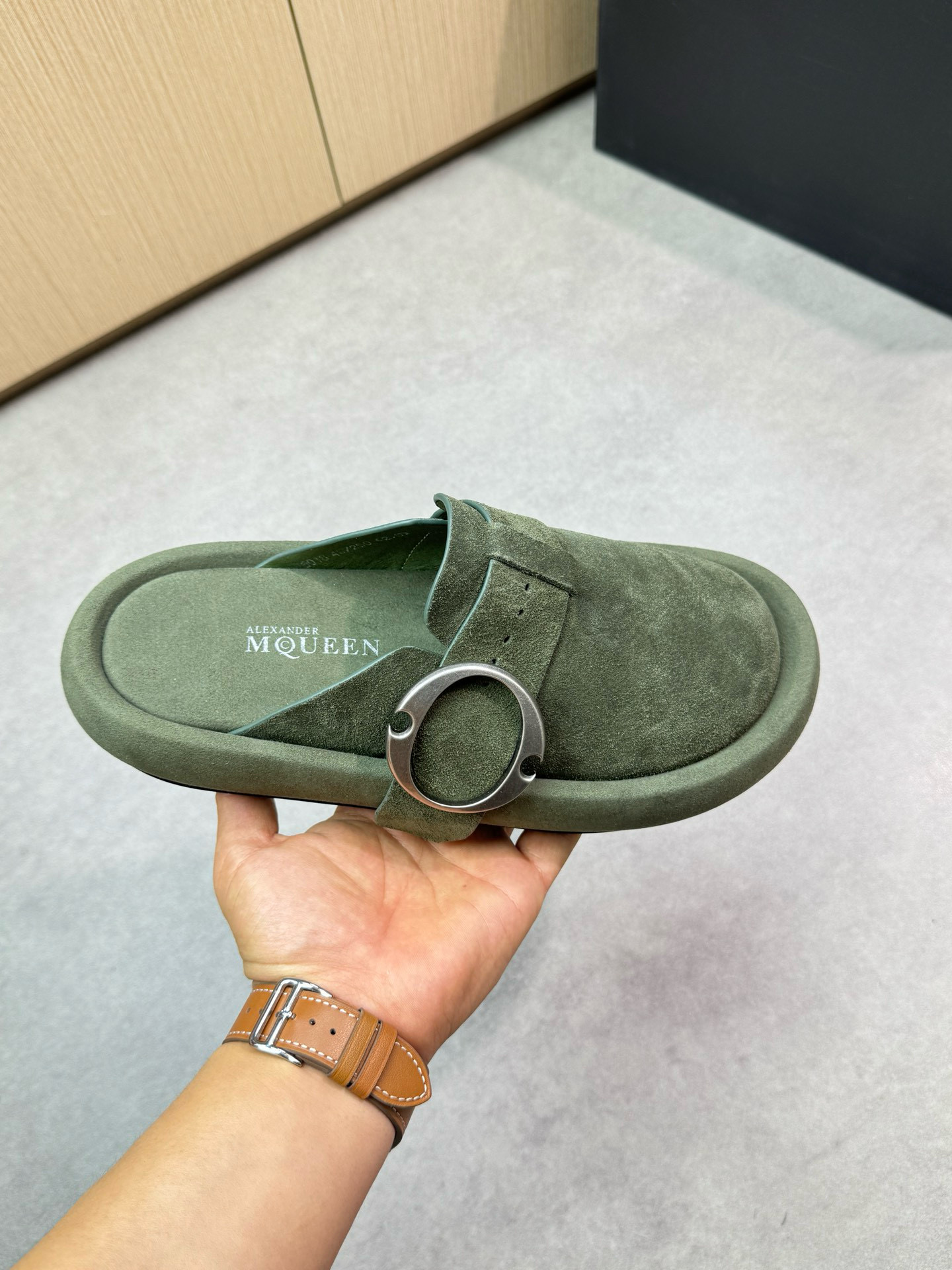 알렉산더 맥퀸 남녀공용 슬리퍼