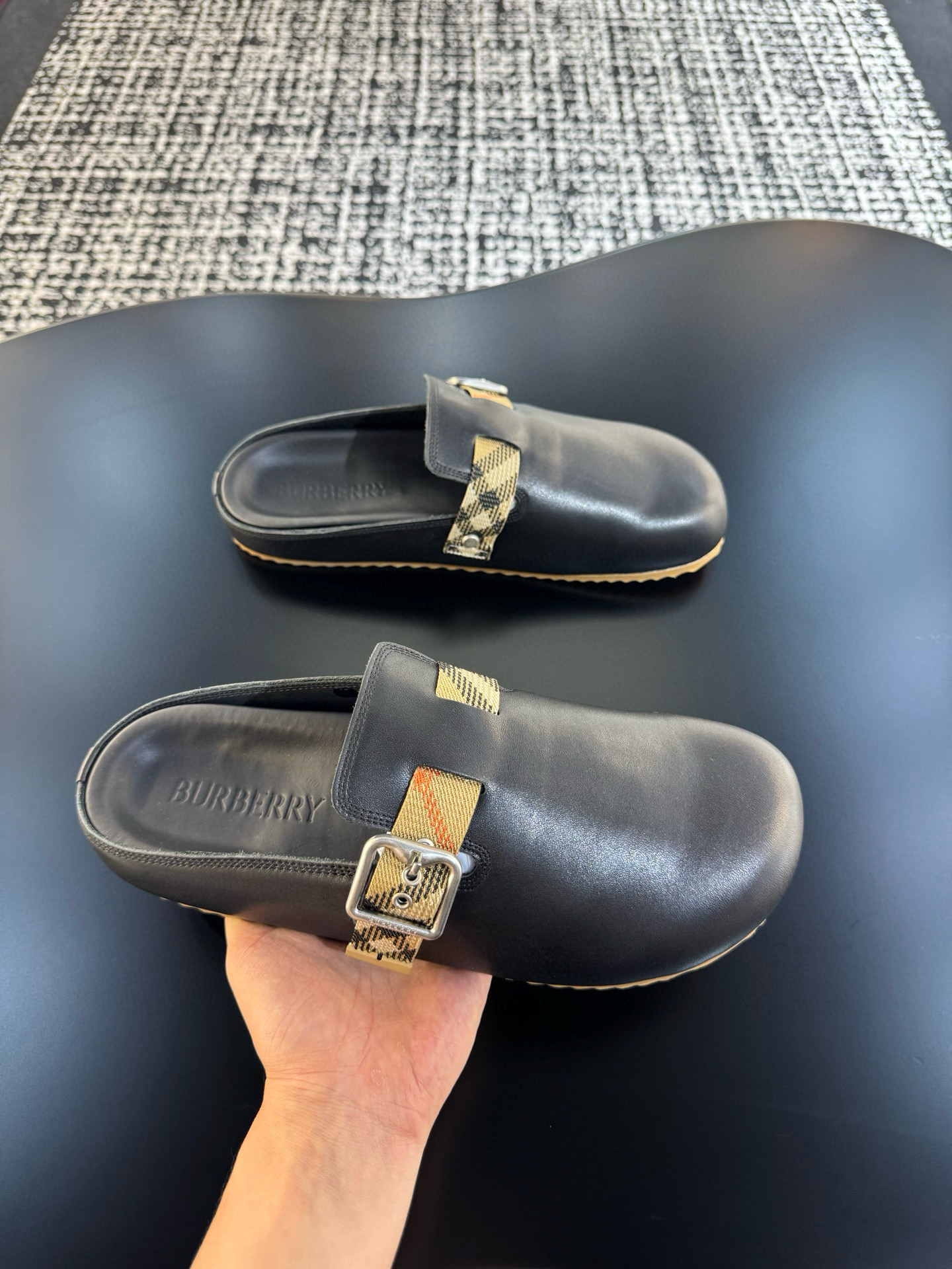 버버리 남자 슬리퍼