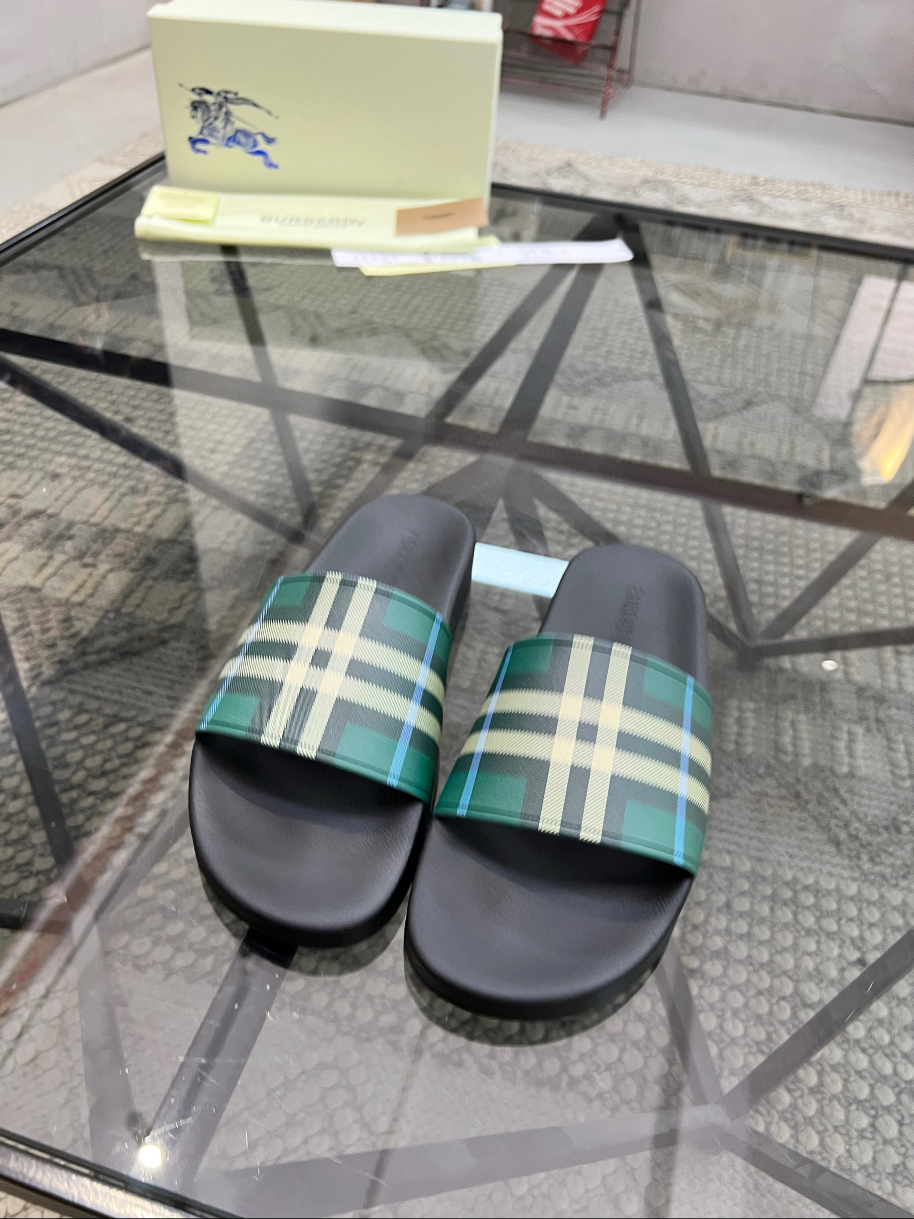 버버리 남녀공용 슬리퍼