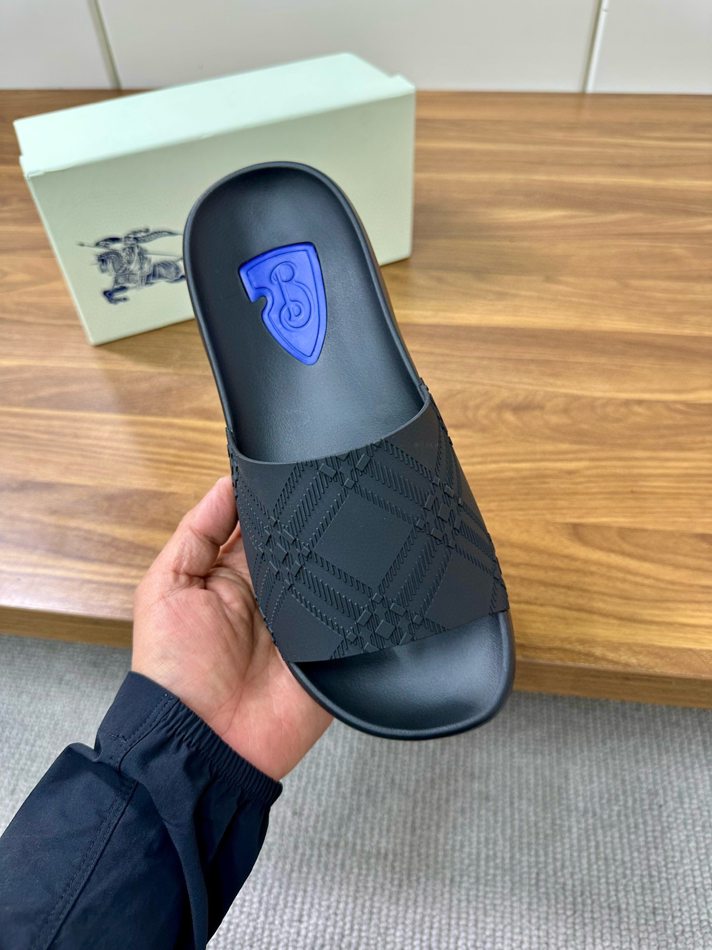 버버리 남자 슬리퍼