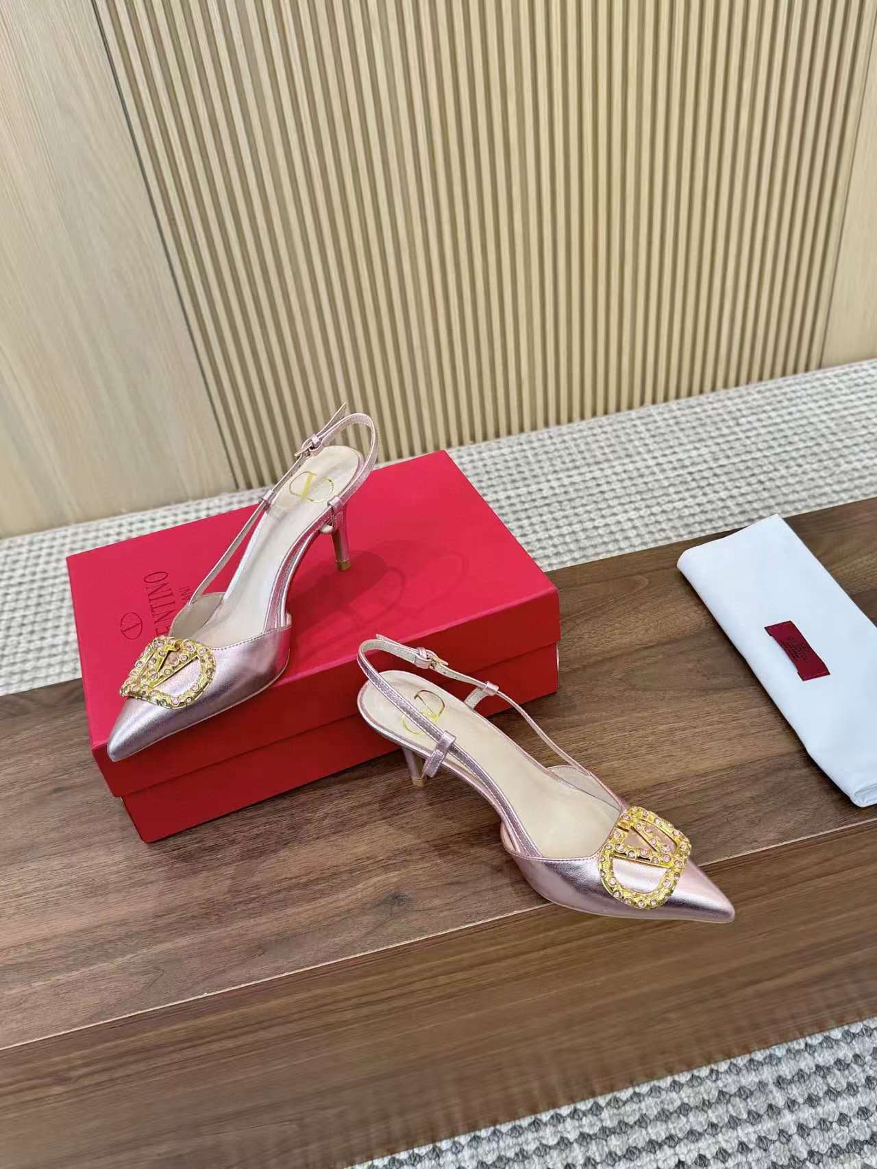 발렌티노 7.5cm 여자 샌들