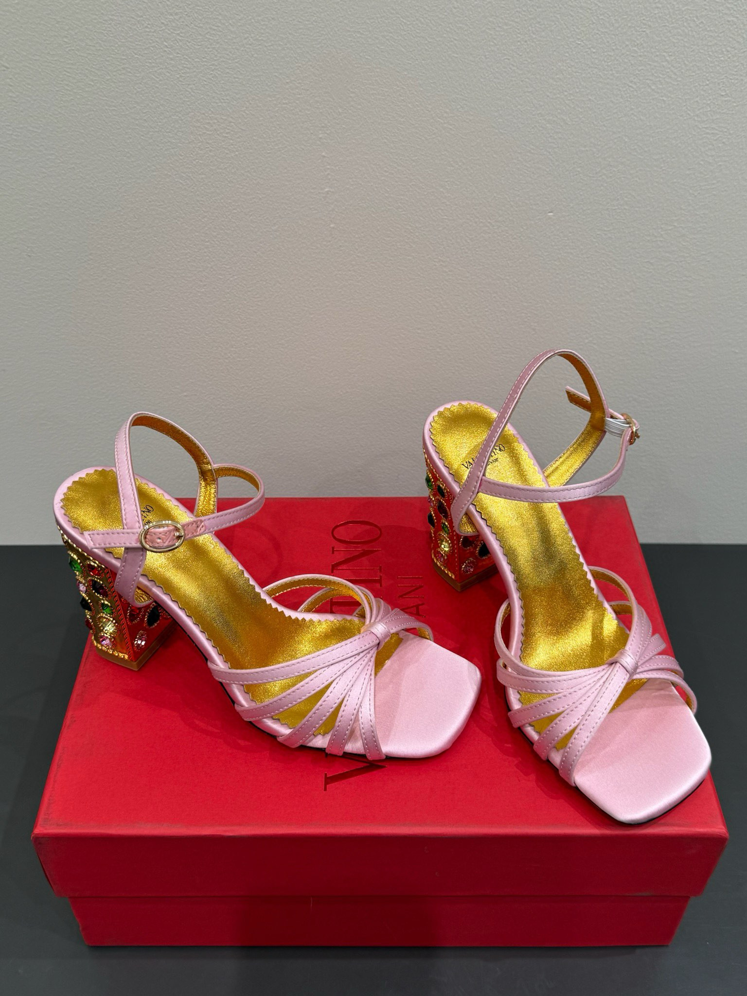 발렌티노 여자 샌들