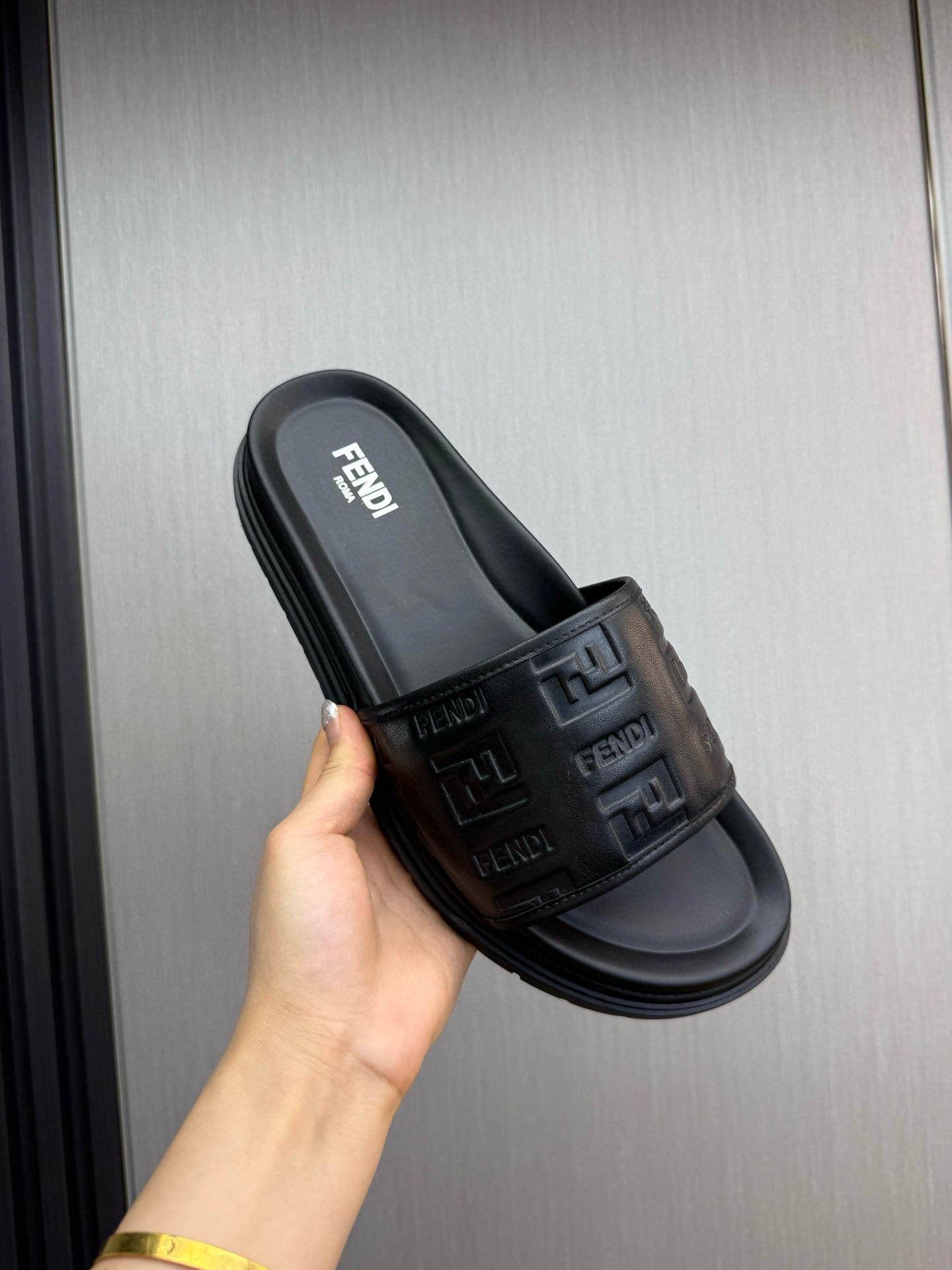 펜디 남자 슬리퍼