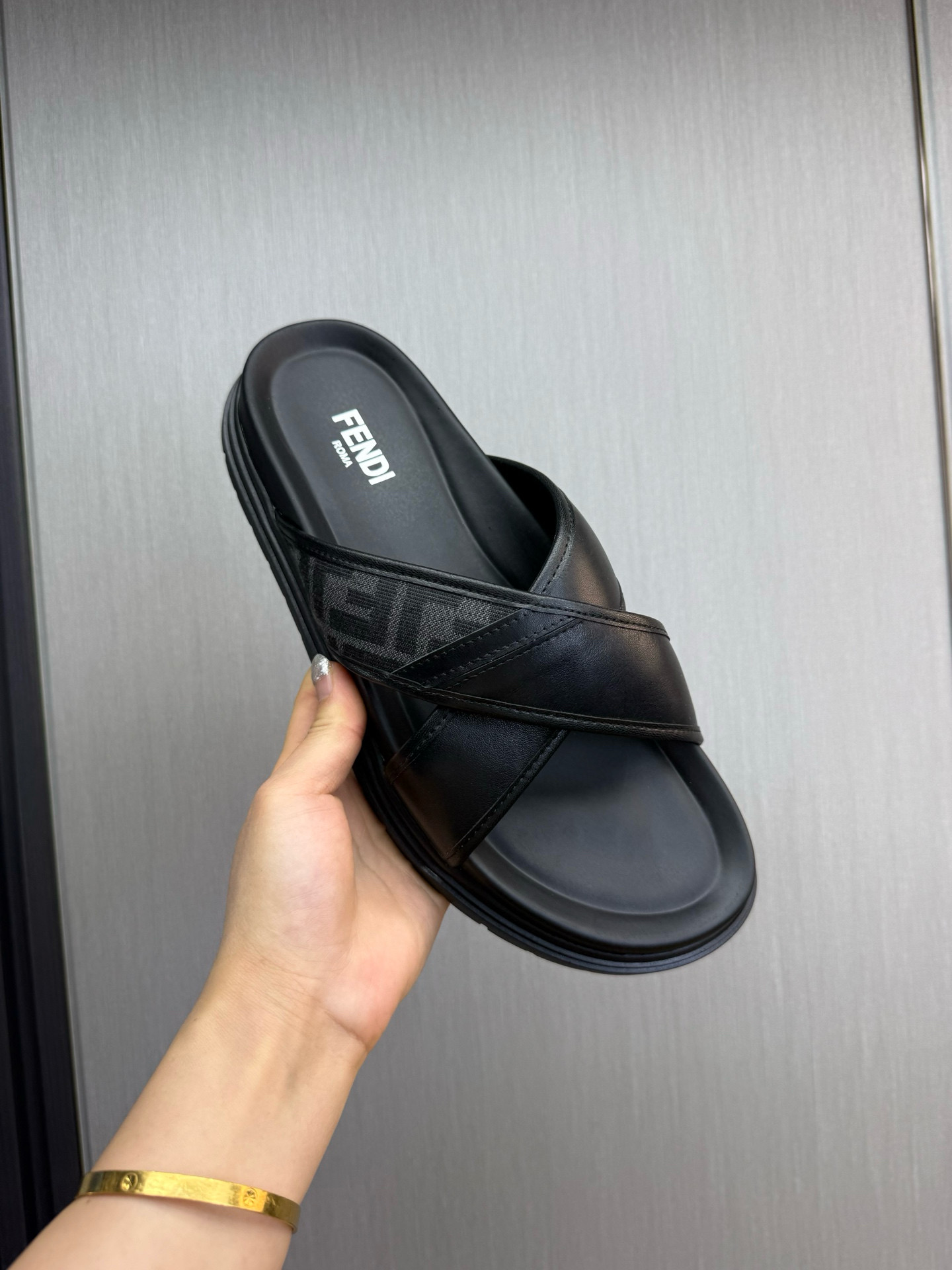 펜디 남자 슬리퍼