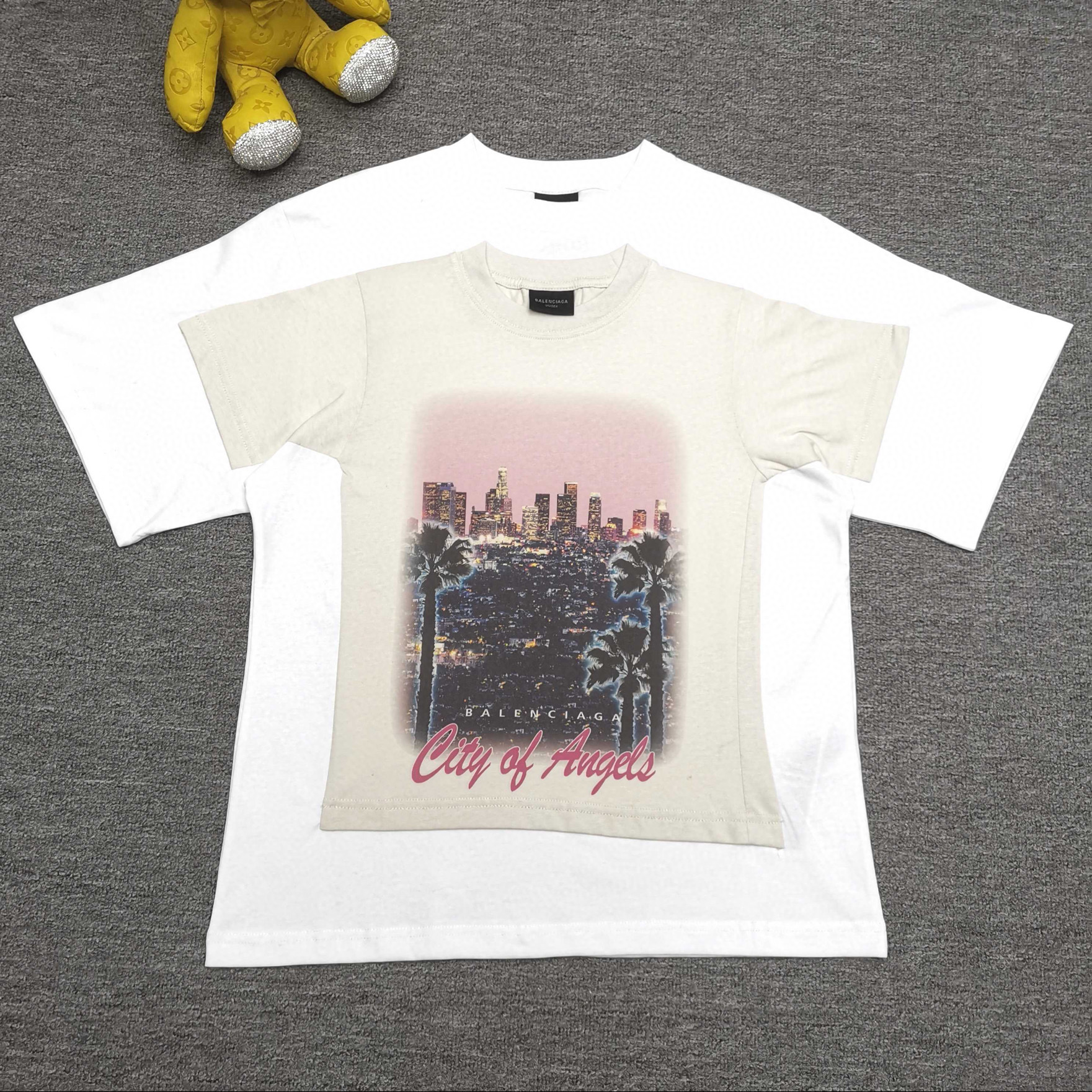 발렌시아가 남녀공용 반팔티