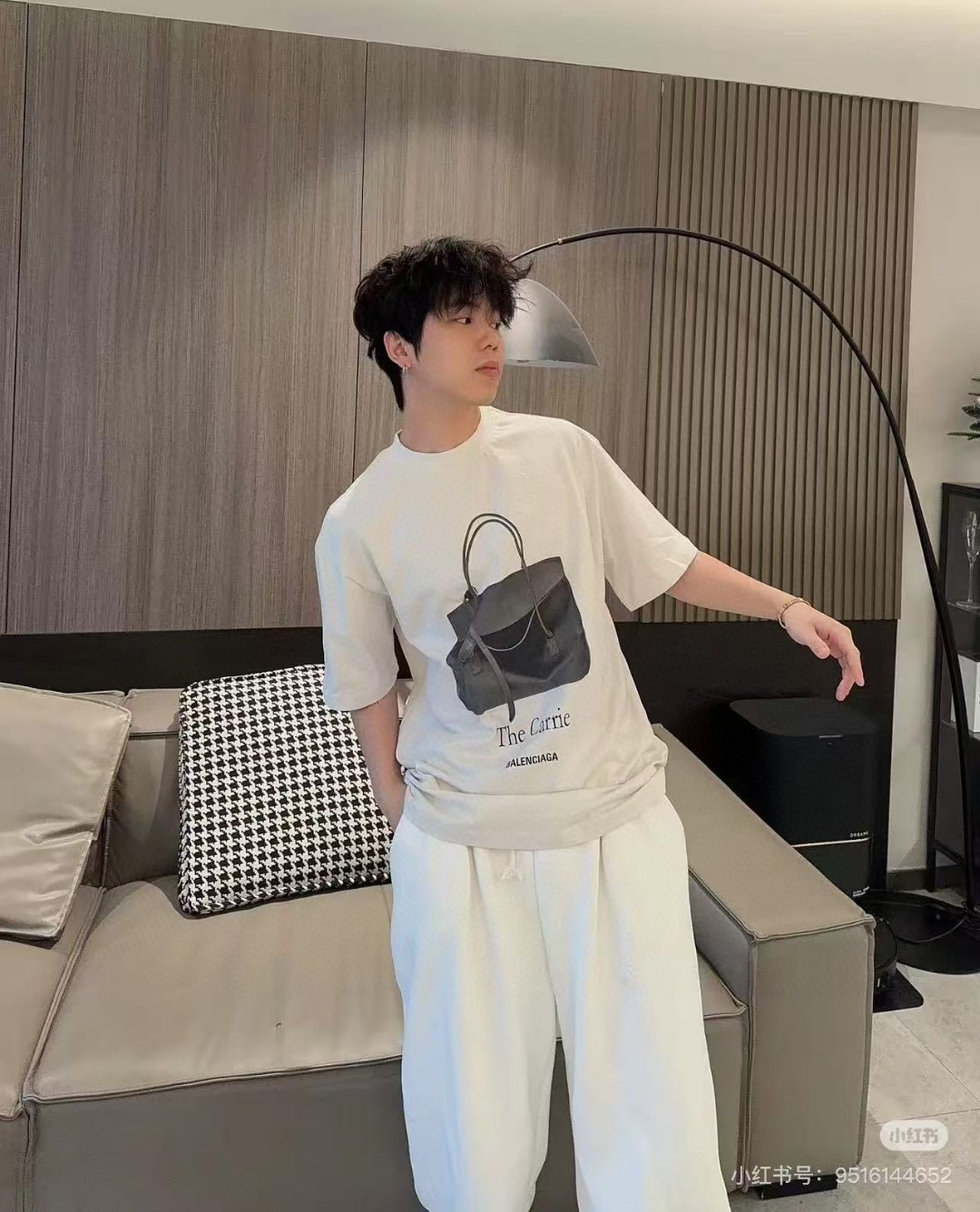 발렌시아가 남녀공용 반팔티