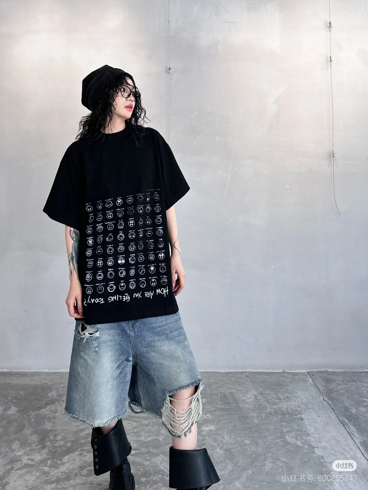 발렌시아가 남녀공용 반팔티