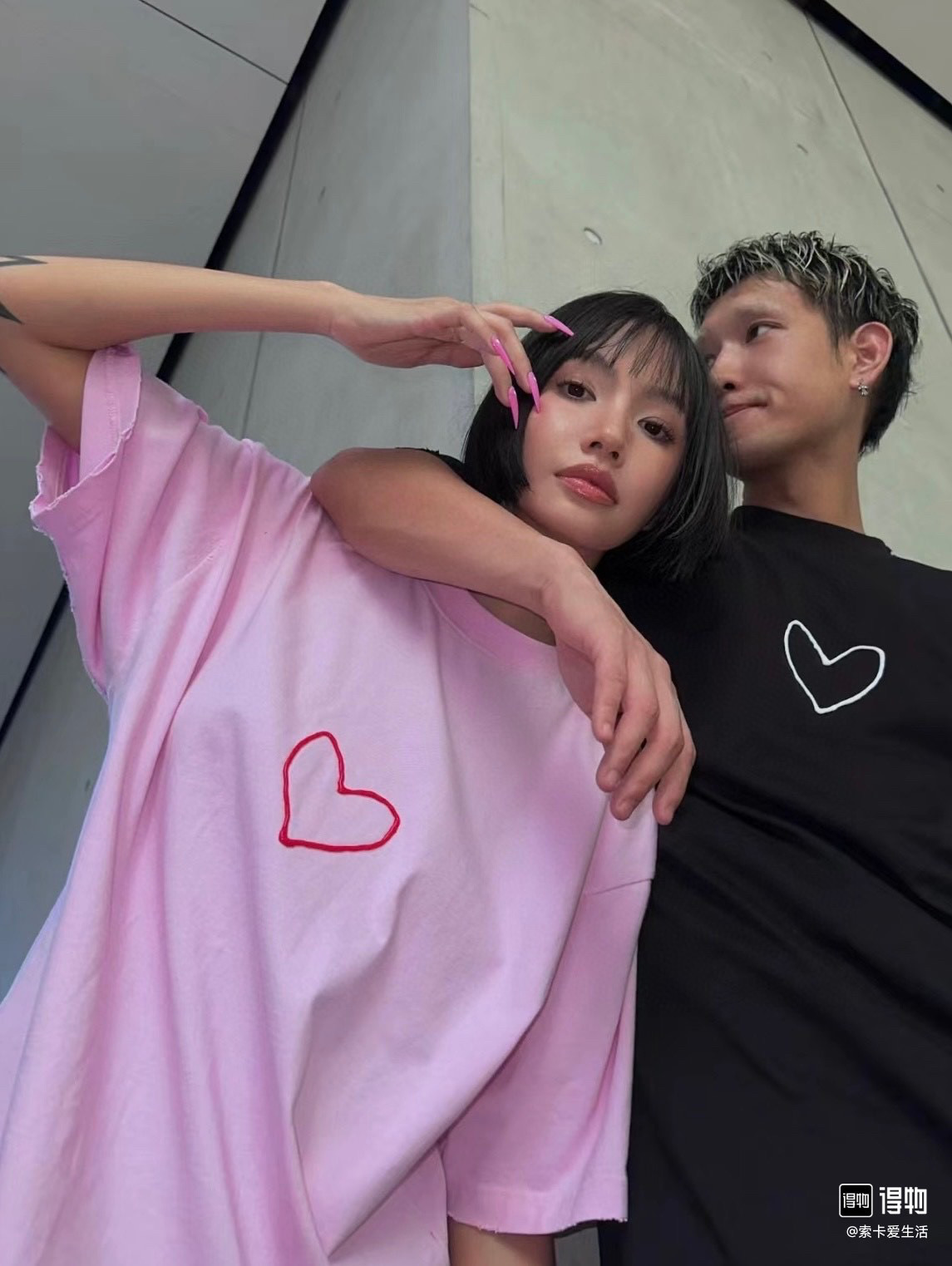 발렌시아가 남녀공용 반팔티