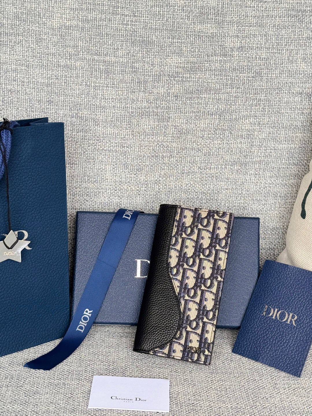 디올 2ADBC330YKS_H27E 남자 장지갑