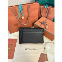 로로피아나 클러치백