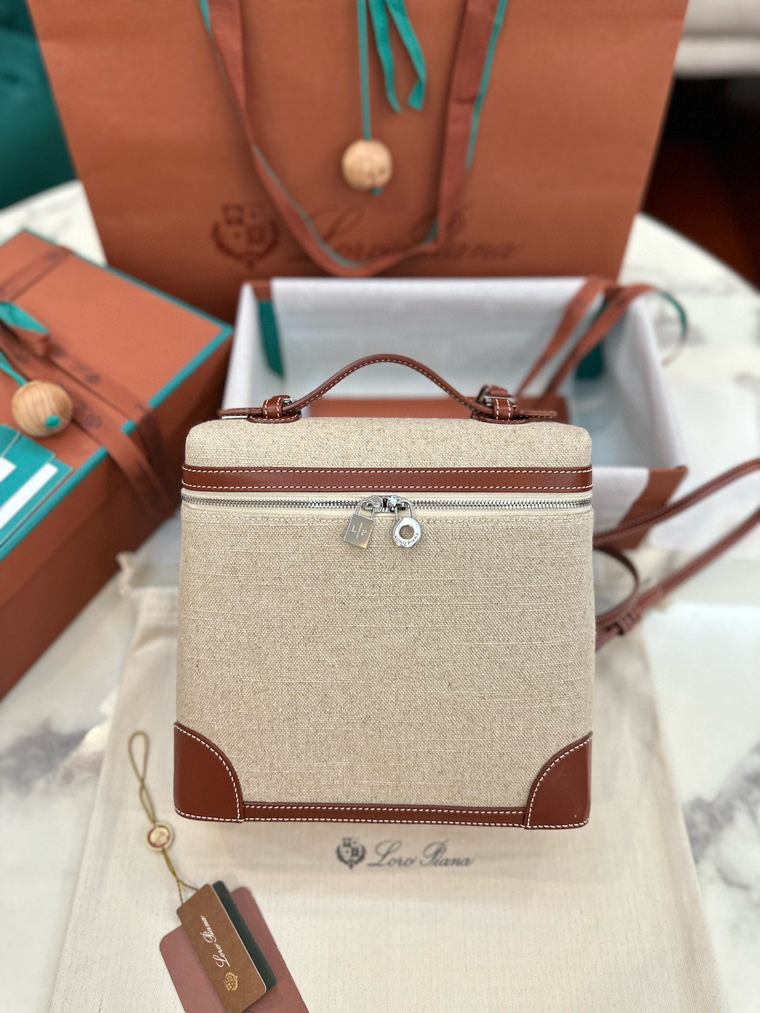 로로피아나 여자가방