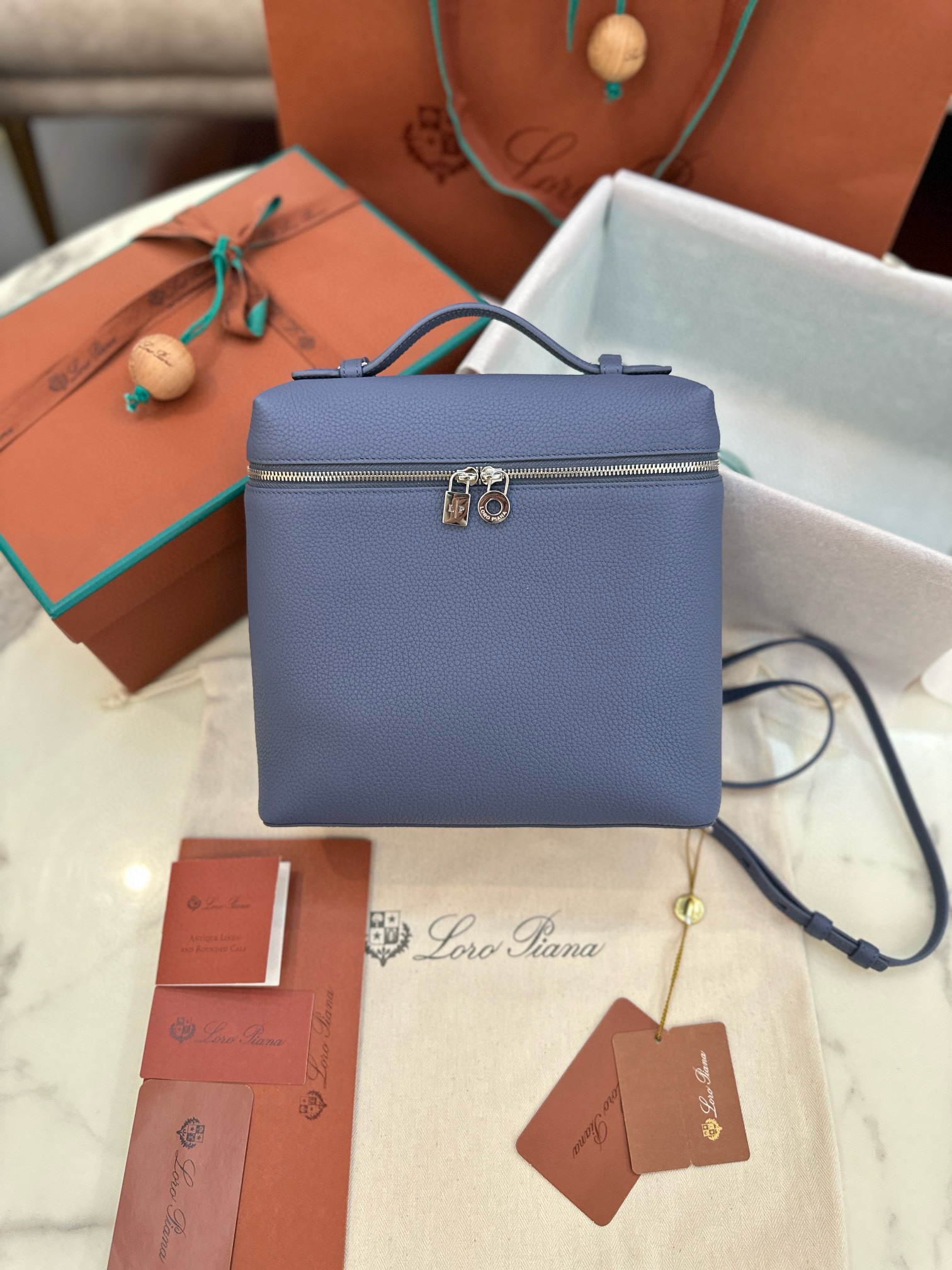 로로피아나 여자가방