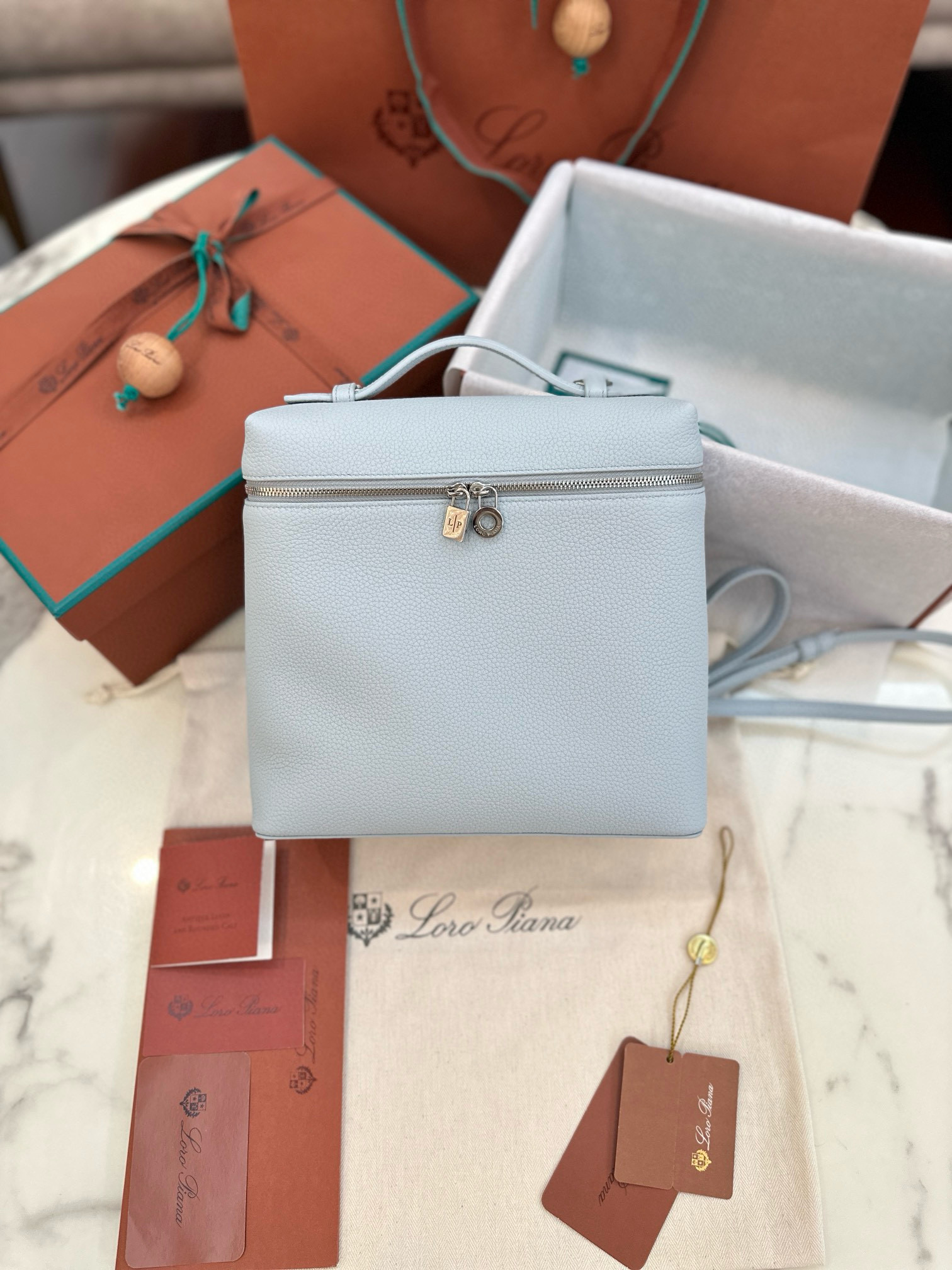 로로피아나 여자가방